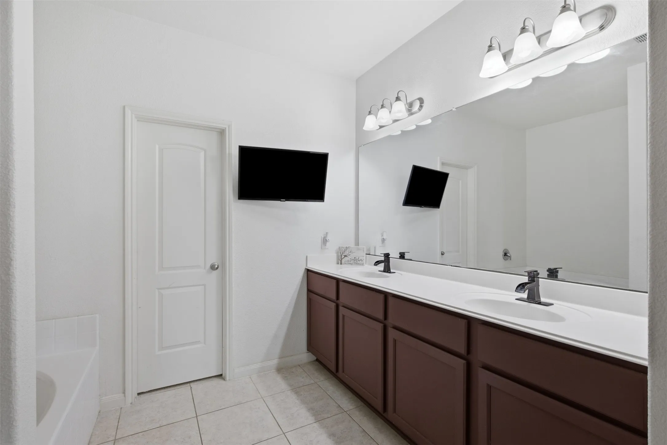 Single Family Residence For Sale in Denton County , 16 Kramer Court, Sanger, Texas 76266, 4 Bedroom, 3 Bathroom, 2 Garage spaces, 2,255 Sqft, built in 2016, mls#21380109, Real Estate Agent in Sanger, Homes For Sale in Denton county, Homes For Sale in Sanger, Realtor in Sanger Texas, Real Estate Brokerage Independent Realty Texas, Luminita Cordes Realtor