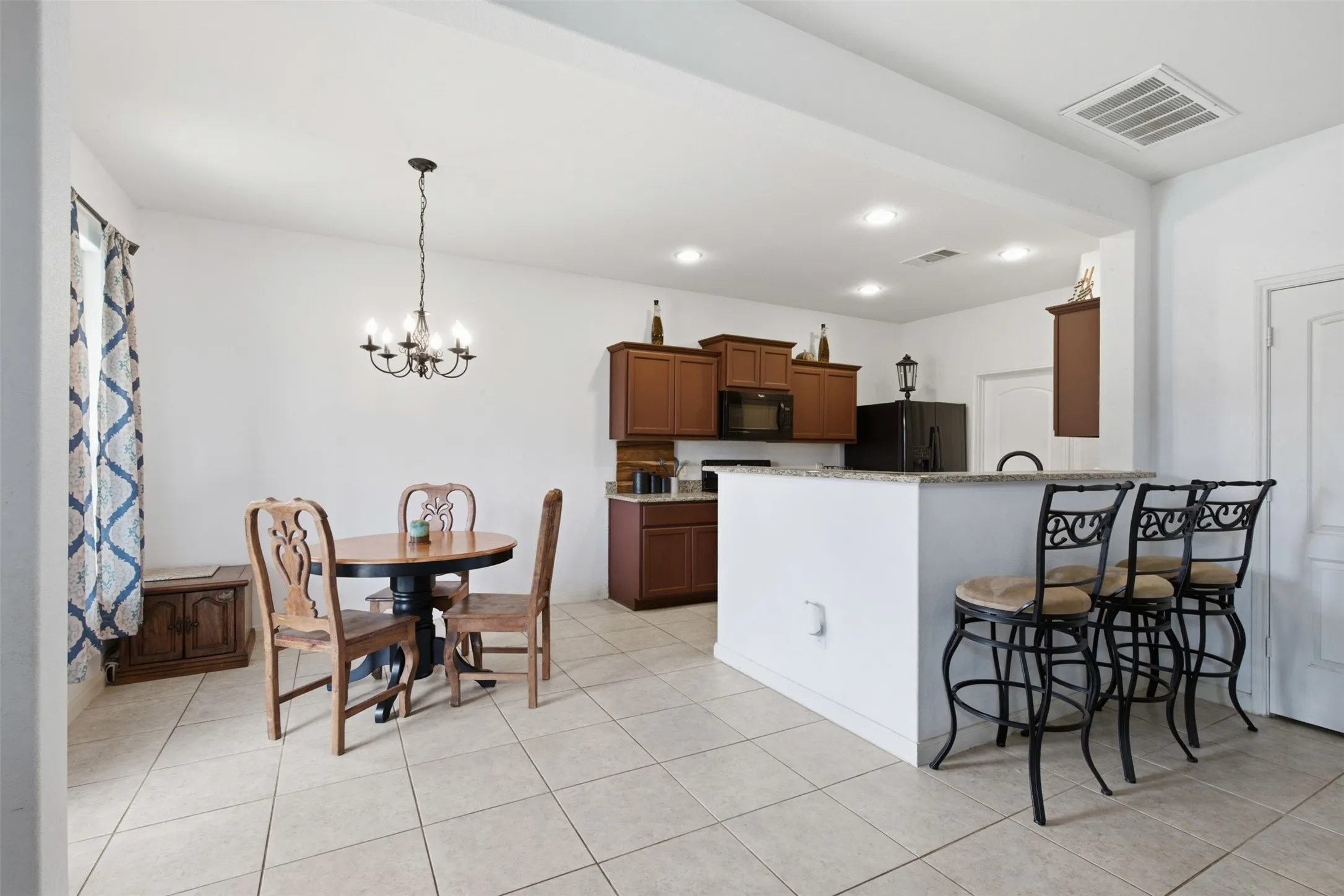 Single Family Residence For Sale in Denton County , 16 Kramer Court, Sanger, Texas 76266, 4 Bedroom, 3 Bathroom, 2 Garage spaces, 2,255 Sqft, built in 2016, mls#21380109, Real Estate Agent in Sanger, Homes For Sale in Denton county, Homes For Sale in Sanger, Realtor in Sanger Texas, Real Estate Brokerage Independent Realty Texas, Luminita Cordes Realtor
