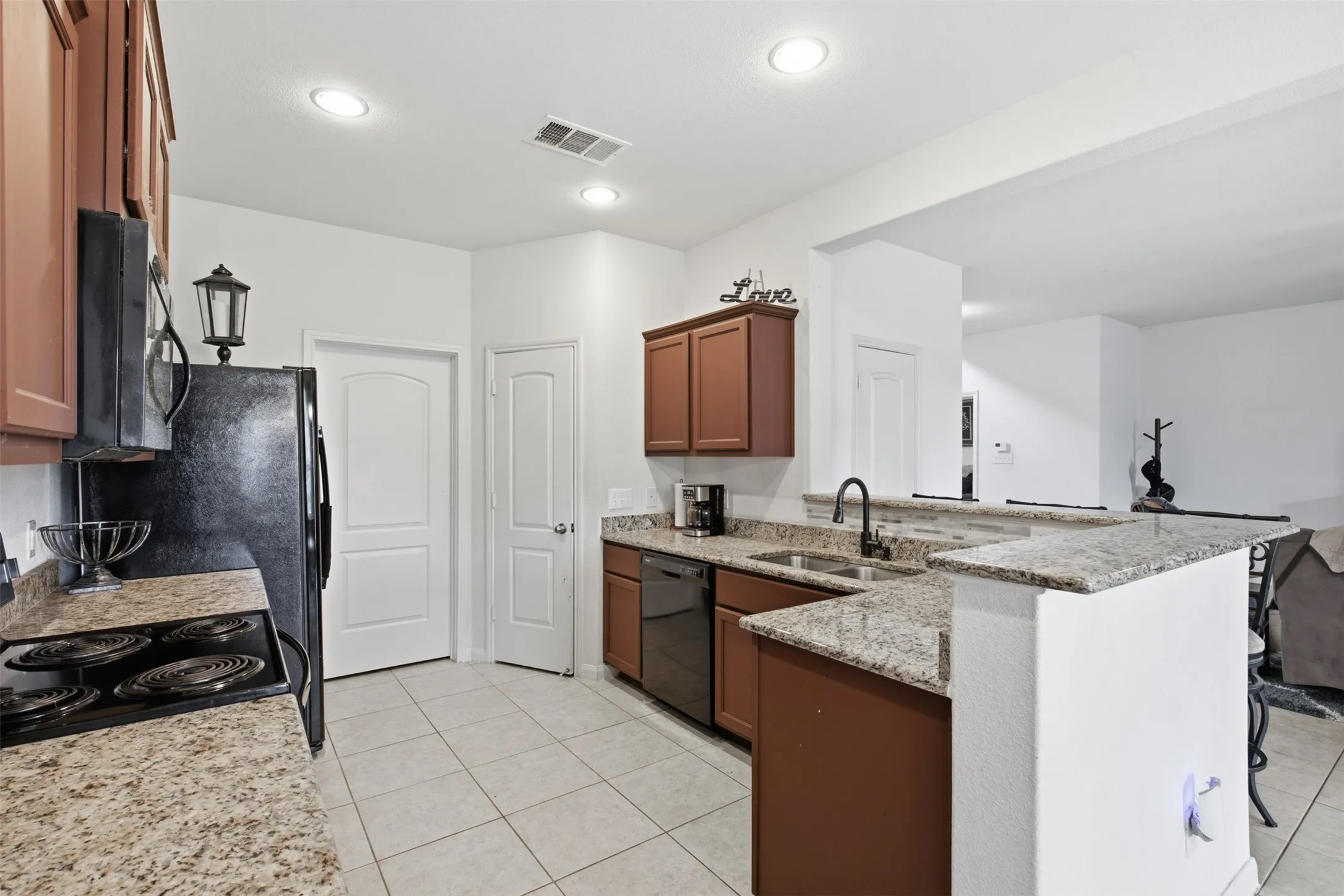 Single Family Residence For Sale in Denton County , 16 Kramer Court, Sanger, Texas 76266, 4 Bedroom, 3 Bathroom, 2 Garage spaces, 2,255 Sqft, built in 2016, mls#21380109, Real Estate Agent in Sanger, Homes For Sale in Denton county, Homes For Sale in Sanger, Realtor in Sanger Texas, Real Estate Brokerage Independent Realty Texas, Luminita Cordes Realtor