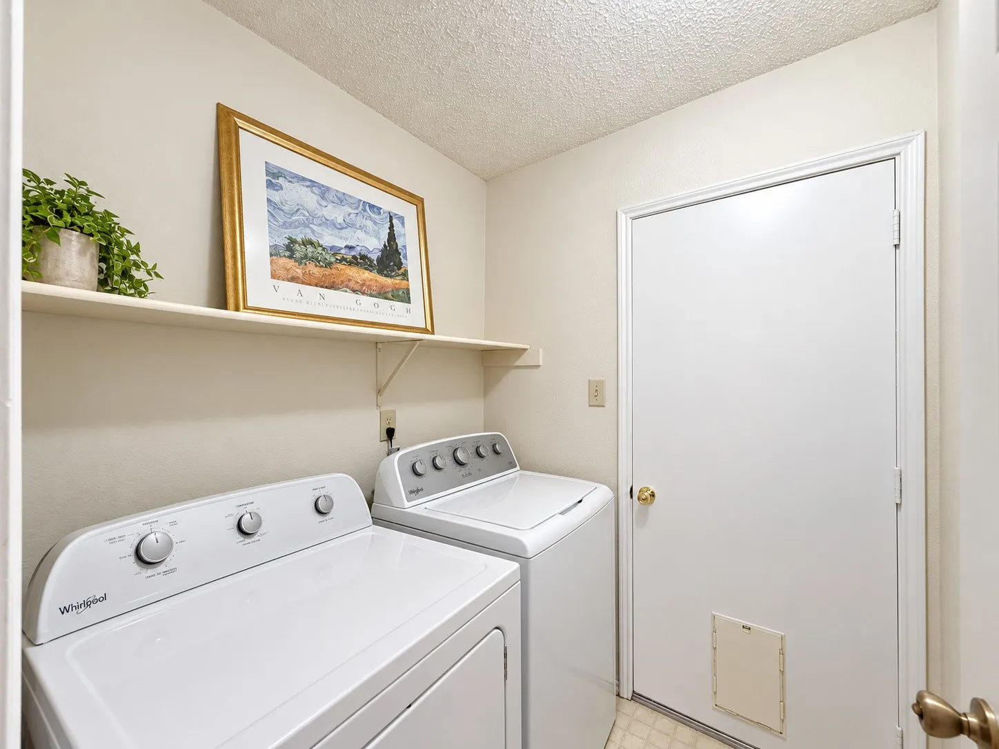 Single Family Residence For Sale in Denton County , 2705 Thunderbird Drive, Denton, Texas 76207, 3 Bedroom, 2 Bathroom, 2 Garage spaces, 1,465 Sqft, built in 1987, mls#21379658, Real Estate Agent in Denton, Homes For Sale in Denton county, Homes For Sale in Denton, Realtor in Denton Texas, Real Estate Brokerage Independent Realty Texas, Luminita Cordes Realtor