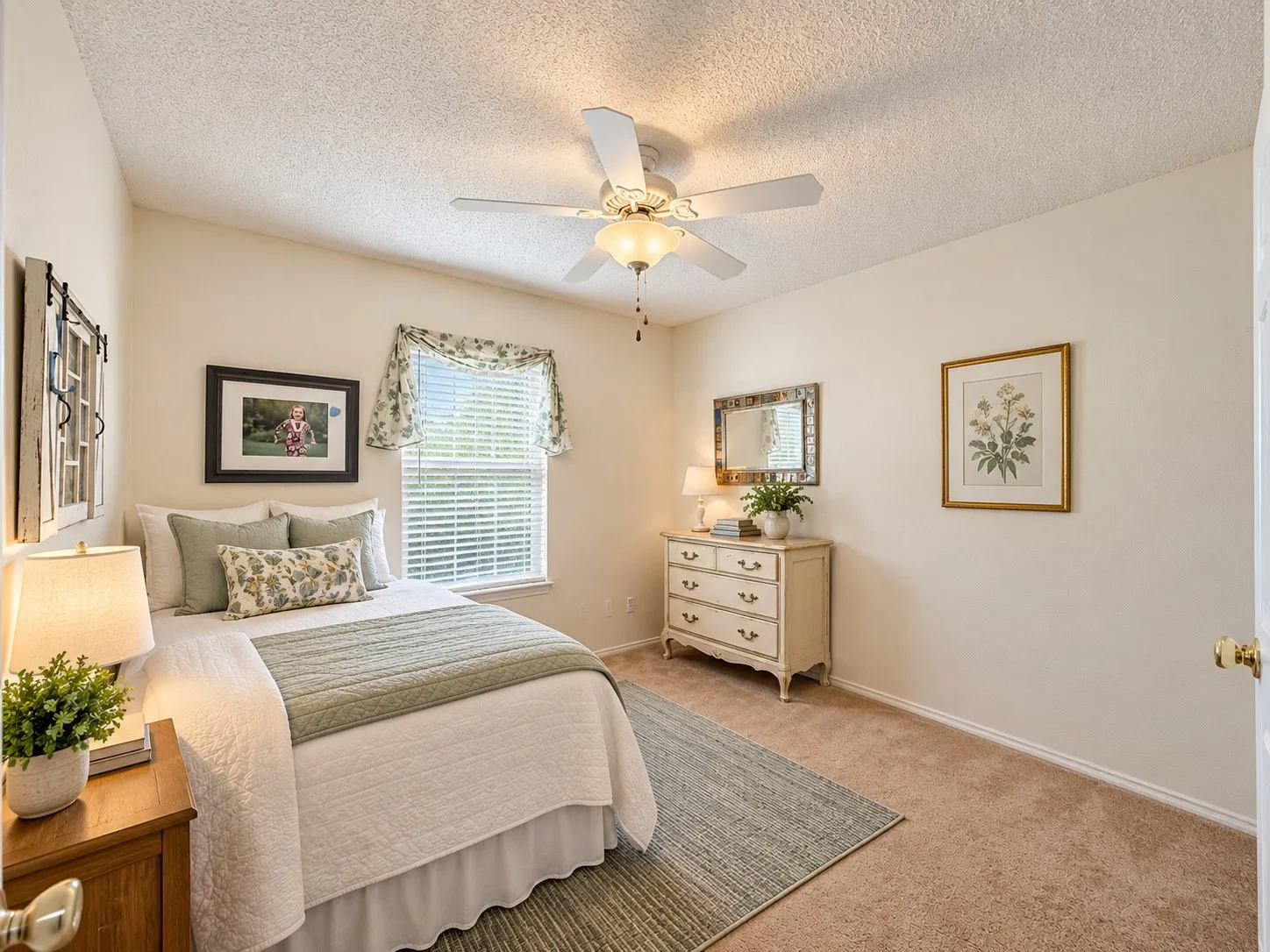 Single Family Residence For Sale in Denton County , 2705 Thunderbird Drive, Denton, Texas 76207, 3 Bedroom, 2 Bathroom, 2 Garage spaces, 1,465 Sqft, built in 1987, mls#21379658, Real Estate Agent in Denton, Homes For Sale in Denton county, Homes For Sale in Denton, Realtor in Denton Texas, Real Estate Brokerage Independent Realty Texas, Luminita Cordes Realtor