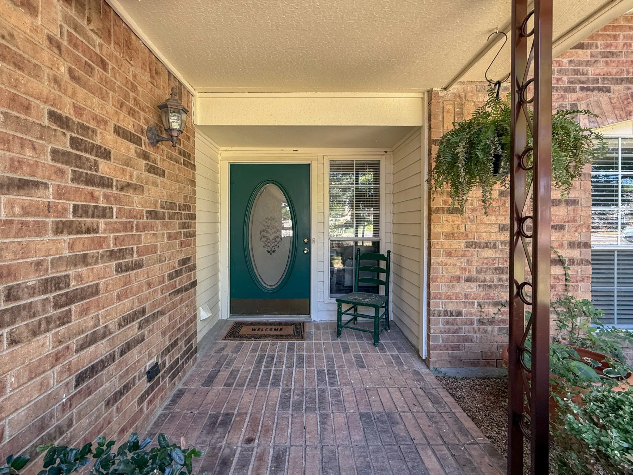 Single Family Residence For Sale in Denton County , 2705 Thunderbird Drive, Denton, Texas 76207, 3 Bedroom, 2 Bathroom, 2 Garage spaces, 1,465 Sqft, built in 1987, mls#21379658, Real Estate Agent in Denton, Homes For Sale in Denton county, Homes For Sale in Denton, Realtor in Denton Texas, Real Estate Brokerage Independent Realty Texas, Luminita Cordes Realtor