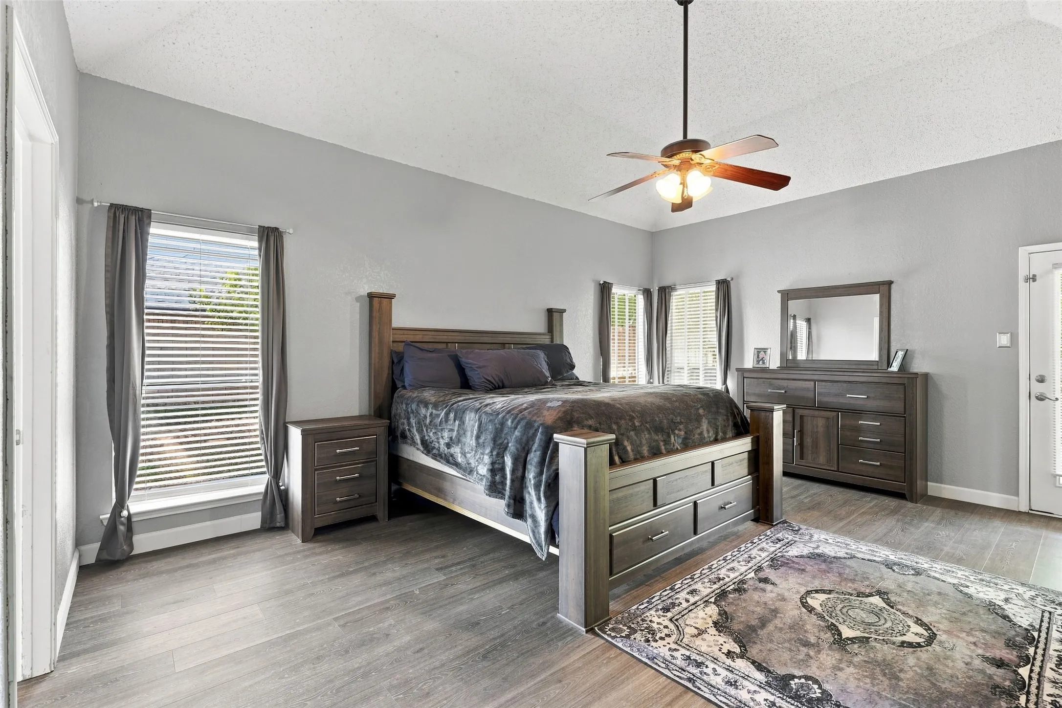 Single Family Residence For Sale in Hood County , 9014 Woodlawn Drive, Granbury, Texas 76049, 3 Bedroom, 3 Bathroom, 2 Garage spaces, 2,307 Sqft, built in 1999, mls#21375127, Real Estate Agent in Granbury, Homes For Sale in Hood county, Homes For Sale in Granbury, Realtor in Granbury Texas, Real Estate Brokerage Independent Realty Texas, Luminita Cordes Realtor