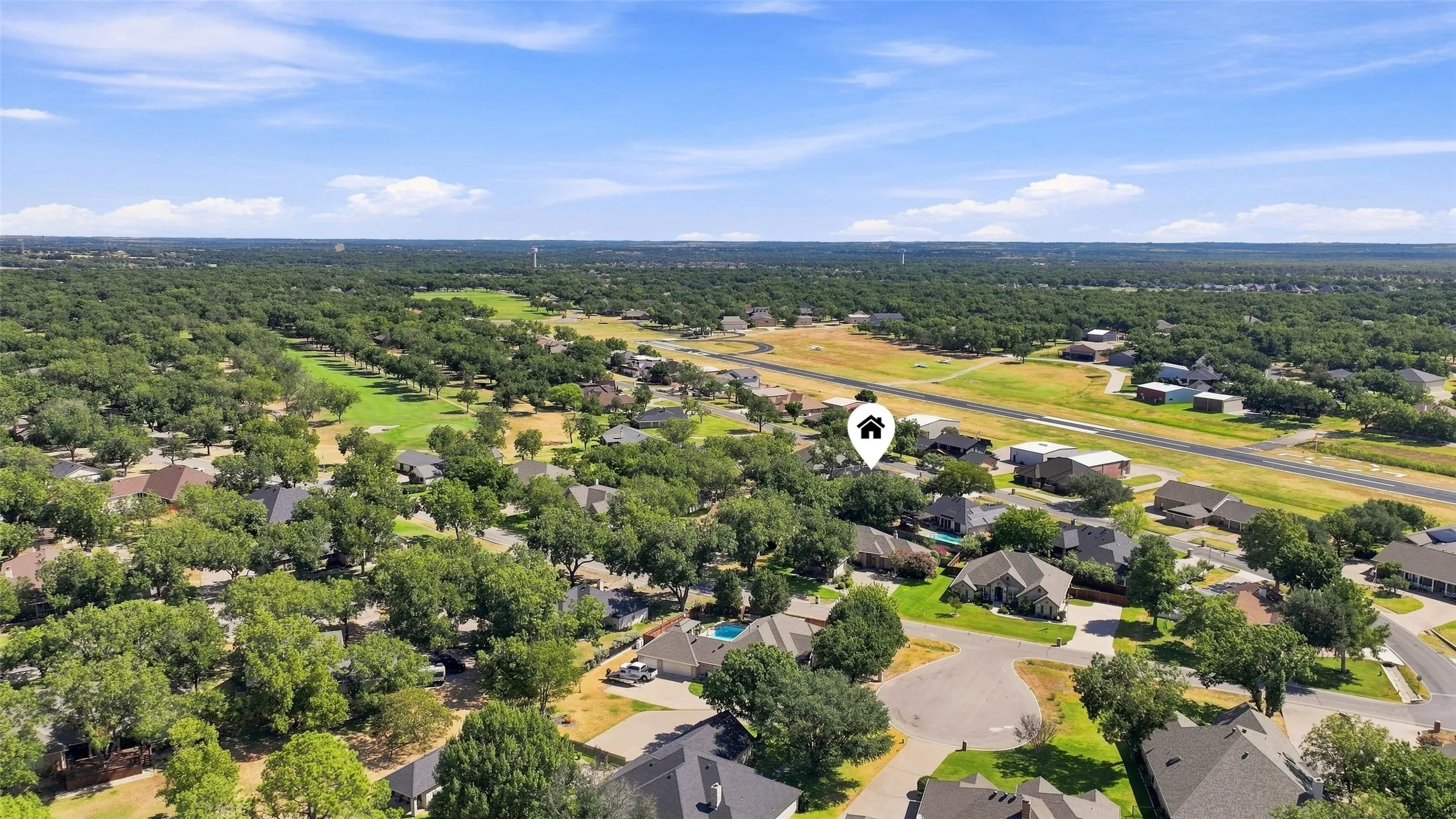 Single Family Residence For Sale in Hood County , 9014 Woodlawn Drive, Granbury, Texas 76049, 3 Bedroom, 3 Bathroom, 2 Garage spaces, 2,307 Sqft, built in 1999, mls#21375127, Real Estate Agent in Granbury, Homes For Sale in Hood county, Homes For Sale in Granbury, Realtor in Granbury Texas, Real Estate Brokerage Independent Realty Texas, Luminita Cordes Realtor