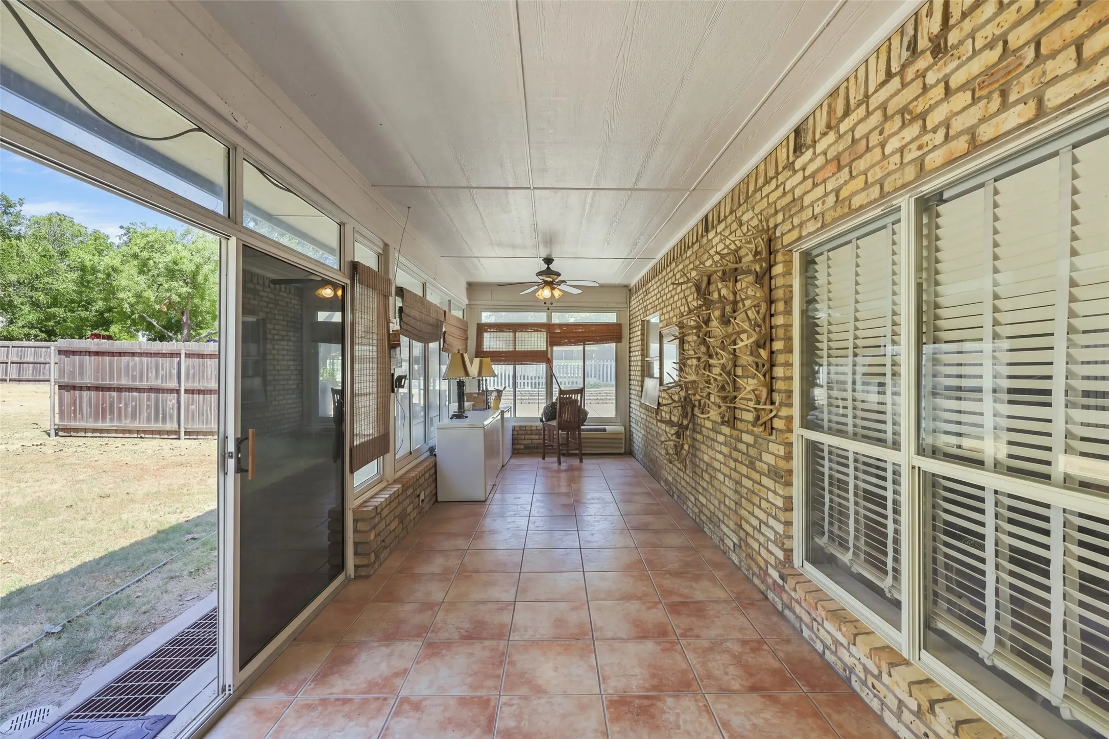 Single Family Residence For Sale in Hood County , 9014 Woodlawn Drive, Granbury, Texas 76049, 3 Bedroom, 3 Bathroom, 2 Garage spaces, 2,307 Sqft, built in 1999, mls#21375127, Real Estate Agent in Granbury, Homes For Sale in Hood county, Homes For Sale in Granbury, Realtor in Granbury Texas, Real Estate Brokerage Independent Realty Texas, Luminita Cordes Realtor