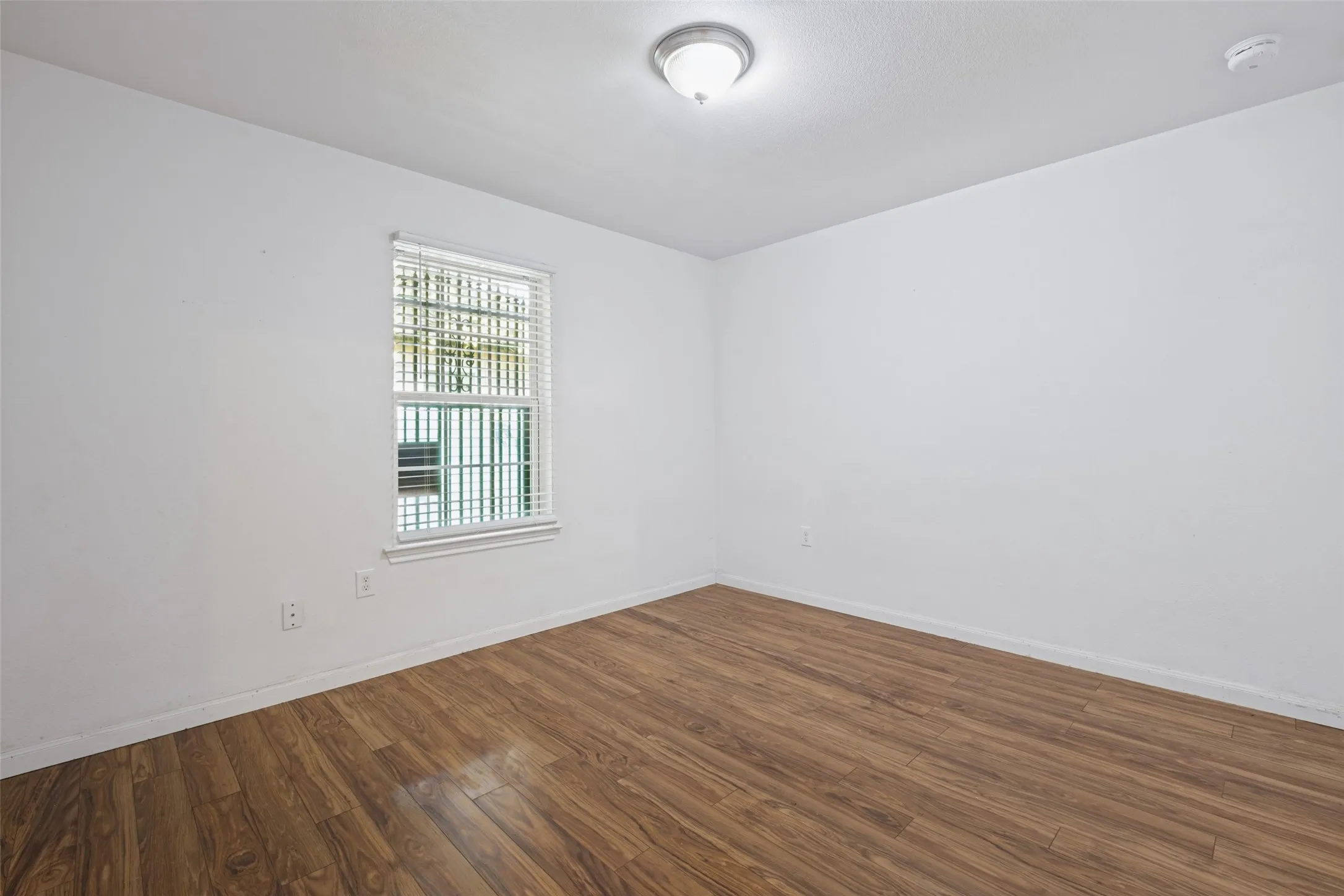 Single Family Residence For Rent in Dallas County , 1720 Pueblo Street, Dallas, Texas 75212, 3 Bedroom, 2 Bathroom, 1 Garage spaces, 1,348 Sqft, built in 2011, mls#21380105, Real Estate Agent in Dallas, Homes For Rent in Dallas county, Homes For Rent in Dallas, Realtor in Dallas Texas, Real Estate Brokerage Independent Realty Texas, Luminita Cordes Realtor