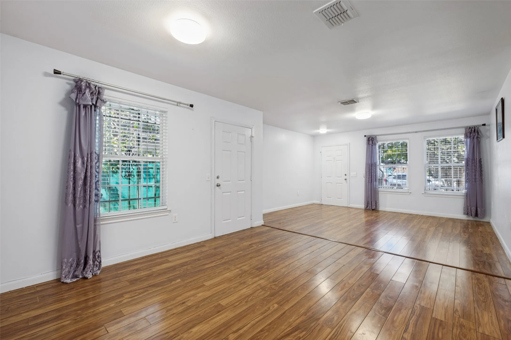 Single Family Residence For Rent in Dallas County , 1720 Pueblo Street, Dallas, Texas 75212, 3 Bedroom, 2 Bathroom, 1 Garage spaces, 1,348 Sqft, built in 2011, mls#21380105, Real Estate Agent in Dallas, Homes For Rent in Dallas county, Homes For Rent in Dallas, Realtor in Dallas Texas, Real Estate Brokerage Independent Realty Texas, Luminita Cordes Realtor