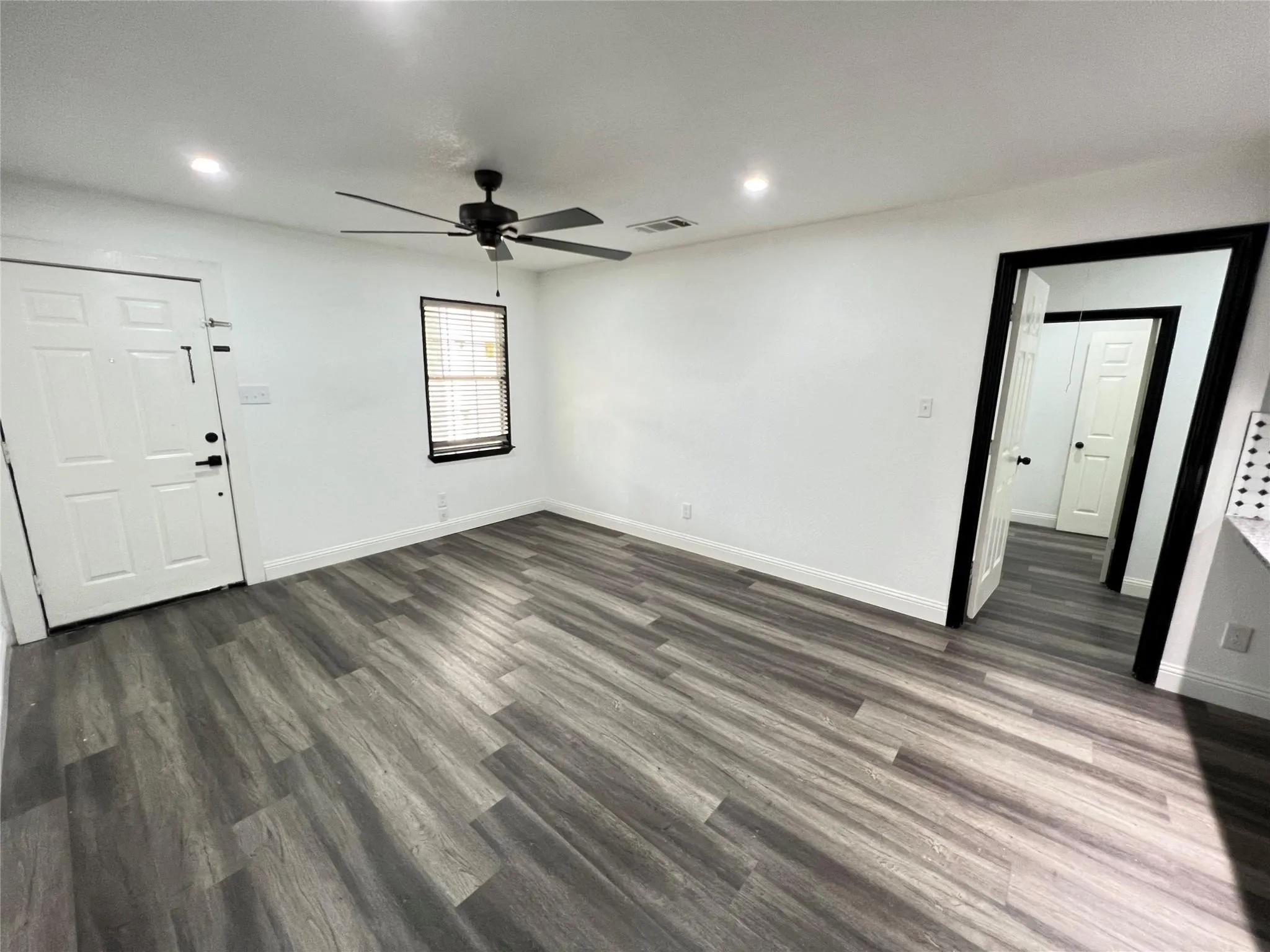 Single Family Residence For Rent in Tarrant County , 3728 Peach Street, Fort Worth, Texas 76040, 3 Bedroom, 2 Bathroom, Garage spaces, 1,150 Sqft, built in 1960, mls#21380118, Real Estate Agent in Fort Worth, Homes For Rent in Tarrant county, Homes For Rent in Fort Worth, Realtor in Fort Worth Texas, Real Estate Brokerage Independent Realty Texas, Luminita Cordes Realtor