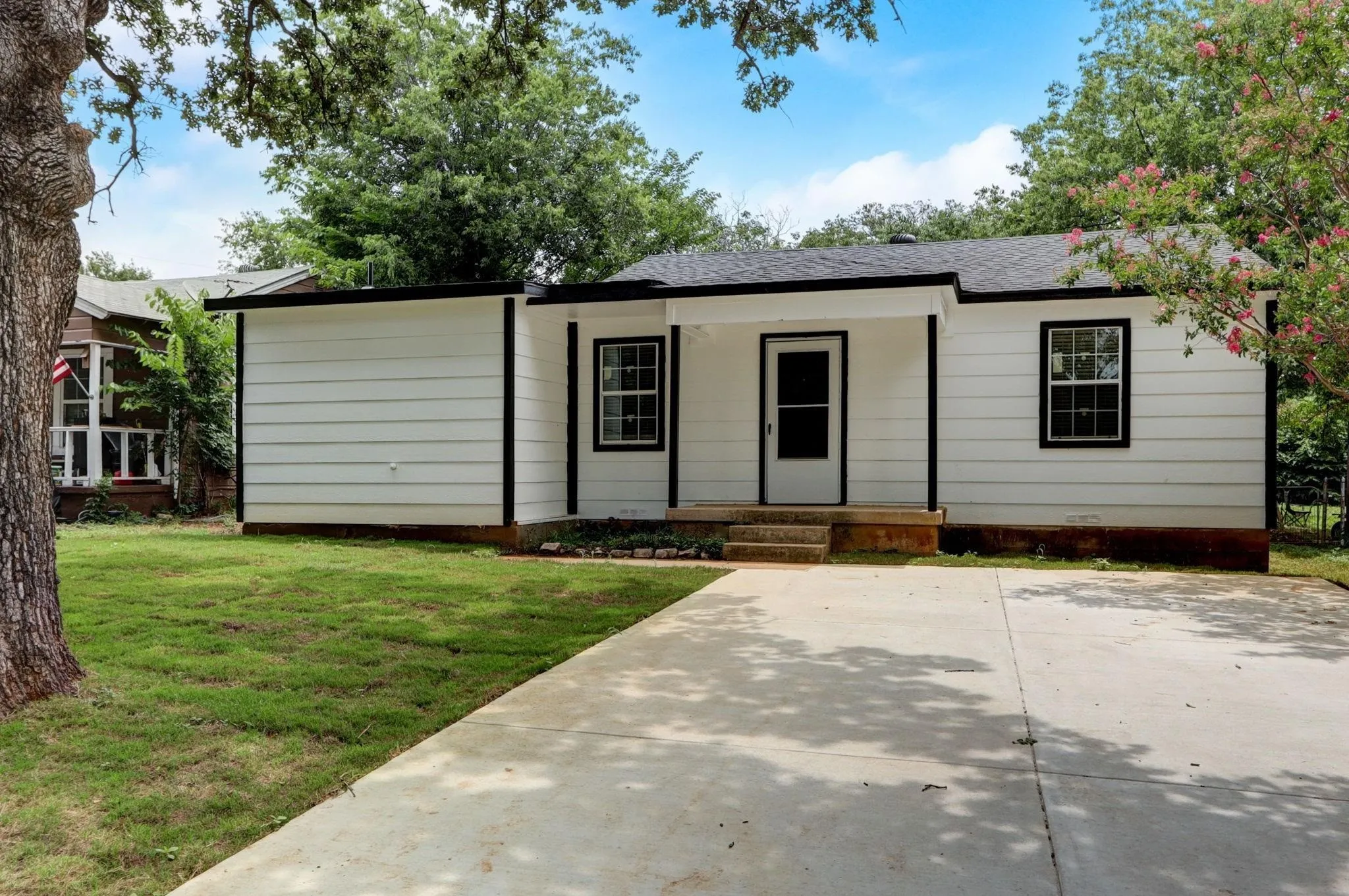Single Family Residence For Rent in Tarrant County , 3728 Peach Street, Fort Worth, Texas 76040, 3 Bedroom, 2 Bathroom, Garage spaces, 1,150 Sqft, built in 1960, mls#21380118, Real Estate Agent in Fort Worth, Homes For Rent in Tarrant county, Homes For Rent in Fort Worth, Realtor in Fort Worth Texas, Real Estate Brokerage Independent Realty Texas, Luminita Cordes Realtor