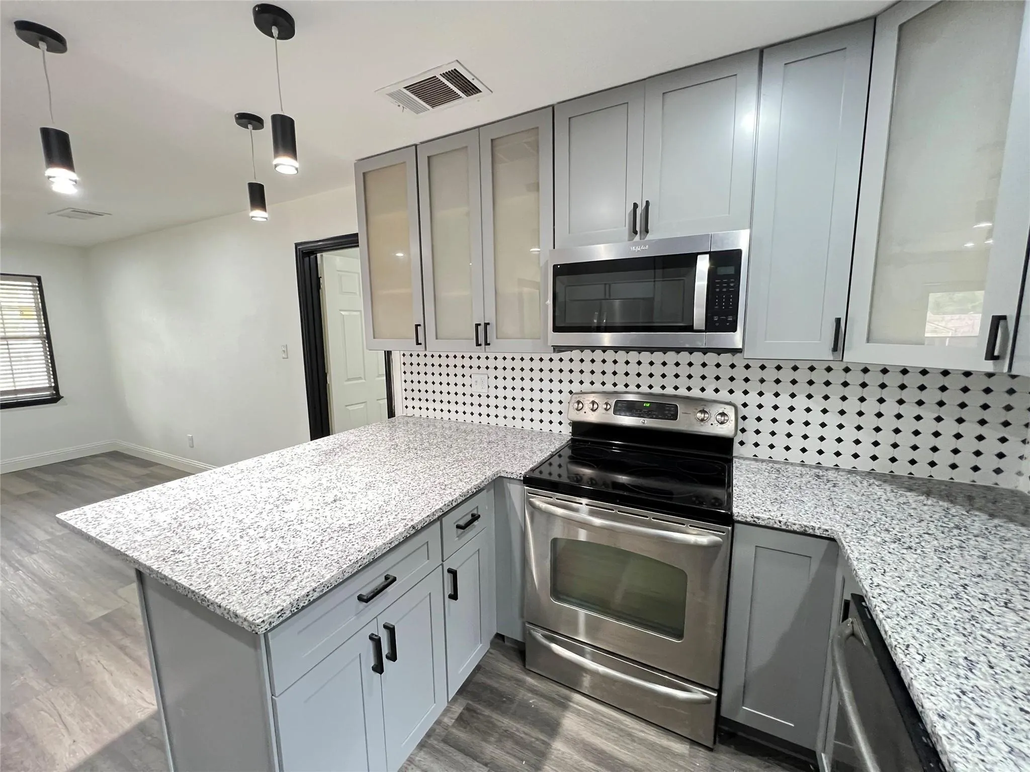 Single Family Residence For Rent in Tarrant County , 3728 Peach Street, Fort Worth, Texas 76040, 3 Bedroom, 2 Bathroom, Garage spaces, 1,150 Sqft, built in 1960, mls#21380118, Real Estate Agent in Fort Worth, Homes For Rent in Tarrant county, Homes For Rent in Fort Worth, Realtor in Fort Worth Texas, Real Estate Brokerage Independent Realty Texas, Luminita Cordes Realtor