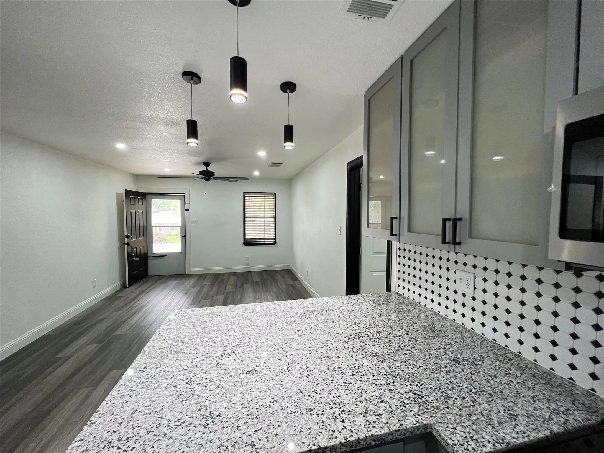 Single Family Residence For Rent in Tarrant County , 3728 Peach Street, Fort Worth, Texas 76040, 3 Bedroom, 2 Bathroom, Garage spaces, 1,150 Sqft, built in 1960, mls#21380118, Real Estate Agent in Fort Worth, Homes For Rent in Tarrant county, Homes For Rent in Fort Worth, Realtor in Fort Worth Texas, Real Estate Brokerage Independent Realty Texas, Luminita Cordes Realtor