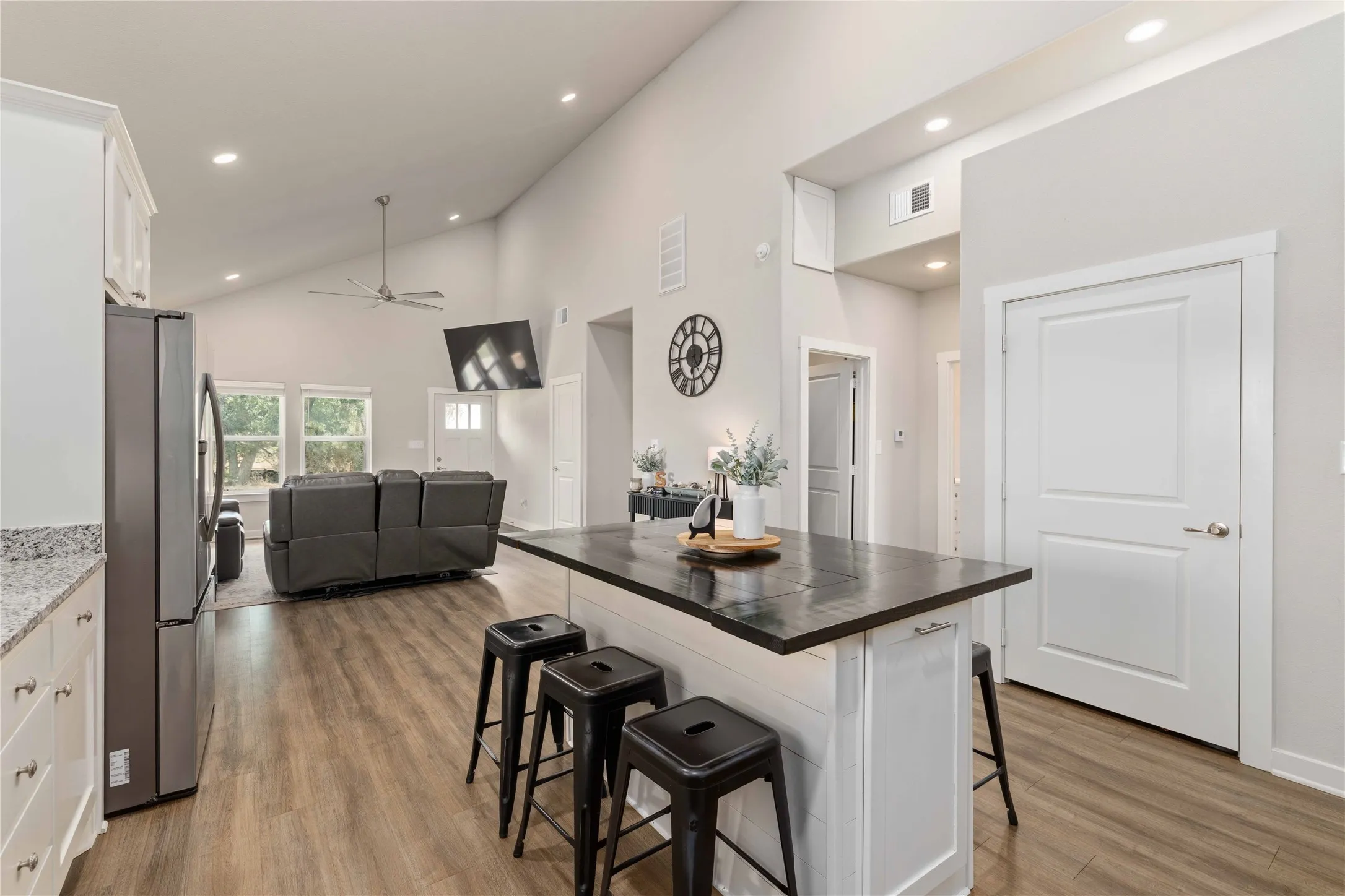 Single Family Residence For Sale in Comanche County , 246 CR 448, De Leon, Texas 76444, 2 Bedroom, 2 Bathroom, Garage spaces, 1,080 Sqft, built in 2024, mls#21378649, Real Estate Agent in De Leon, Homes For Sale in Comanche county, Homes For Sale in De Leon, Realtor in De Leon Texas, Real Estate Brokerage Independent Realty Texas, Luminita Cordes Realtor
