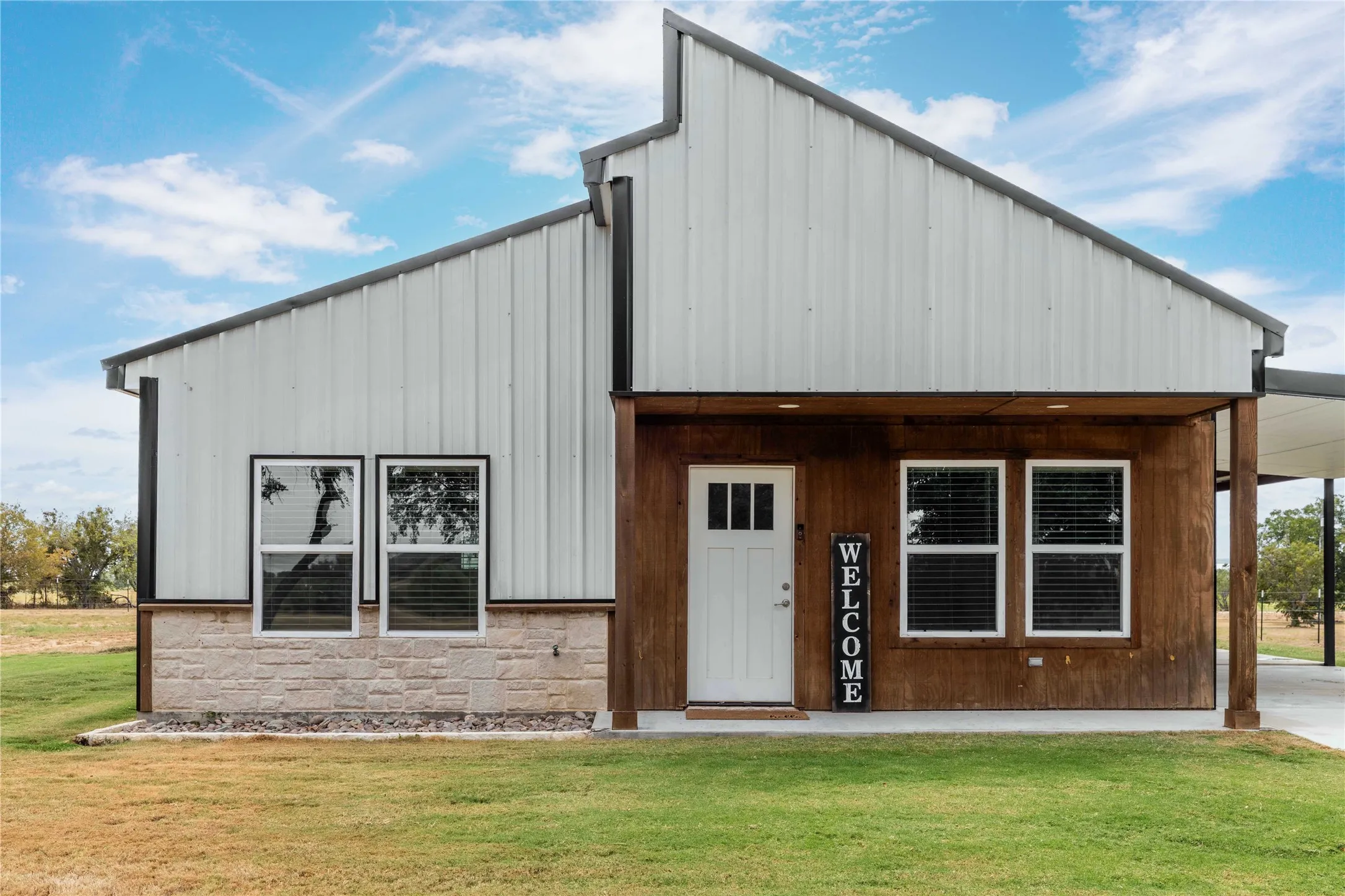 Single Family Residence For Sale in Comanche County , 246 CR 448, De Leon, Texas 76444, 2 Bedroom, 2 Bathroom, Garage spaces, 1,080 Sqft, built in 2024, mls#21378649, Real Estate Agent in De Leon, Homes For Sale in Comanche county, Homes For Sale in De Leon, Realtor in De Leon Texas, Real Estate Brokerage Independent Realty Texas, Luminita Cordes Realtor