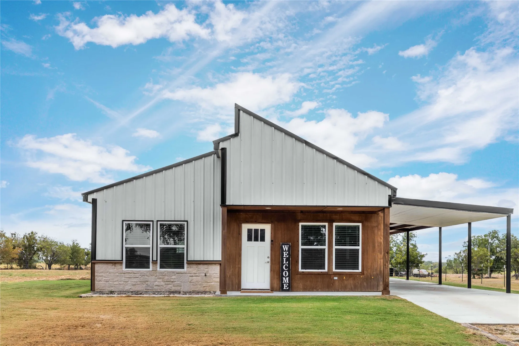 Single Family Residence For Sale in Comanche County , 246 CR 448, De Leon, Texas 76444, 2 Bedroom, 2 Bathroom, Garage spaces, 1,080 Sqft, built in 2024, mls#21378649, Real Estate Agent in De Leon, Homes For Sale in Comanche county, Homes For Sale in De Leon, Realtor in De Leon Texas, Real Estate Brokerage Independent Realty Texas, Luminita Cordes Realtor