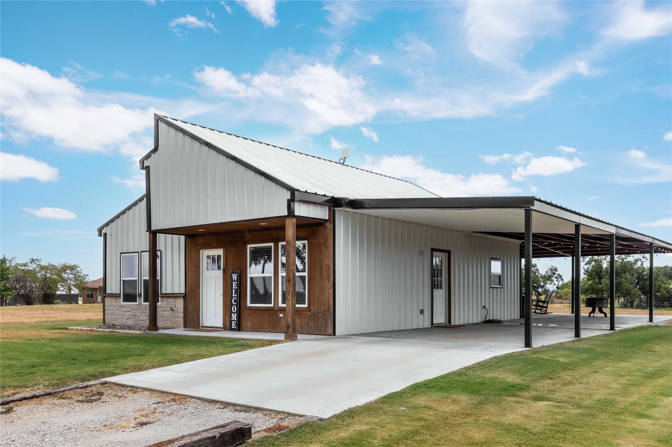 Single Family Residence For Sale in Comanche County , 246 CR 448, De Leon, Texas 76444, 2 Bedroom, 2 Bathroom, Garage spaces, 1,080 Sqft, built in 2024, mls#21378649, Real Estate Agent in De Leon, Homes For Sale in Comanche county, Homes For Sale in De Leon, Realtor in De Leon Texas, Real Estate Brokerage Independent Realty Texas, Luminita Cordes Realtor