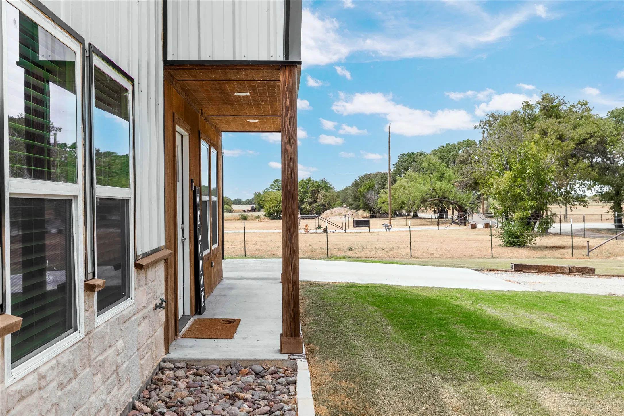 Single Family Residence For Sale in Comanche County , 246 CR 448, De Leon, Texas 76444, 2 Bedroom, 2 Bathroom, Garage spaces, 1,080 Sqft, built in 2024, mls#21378649, Real Estate Agent in De Leon, Homes For Sale in Comanche county, Homes For Sale in De Leon, Realtor in De Leon Texas, Real Estate Brokerage Independent Realty Texas, Luminita Cordes Realtor