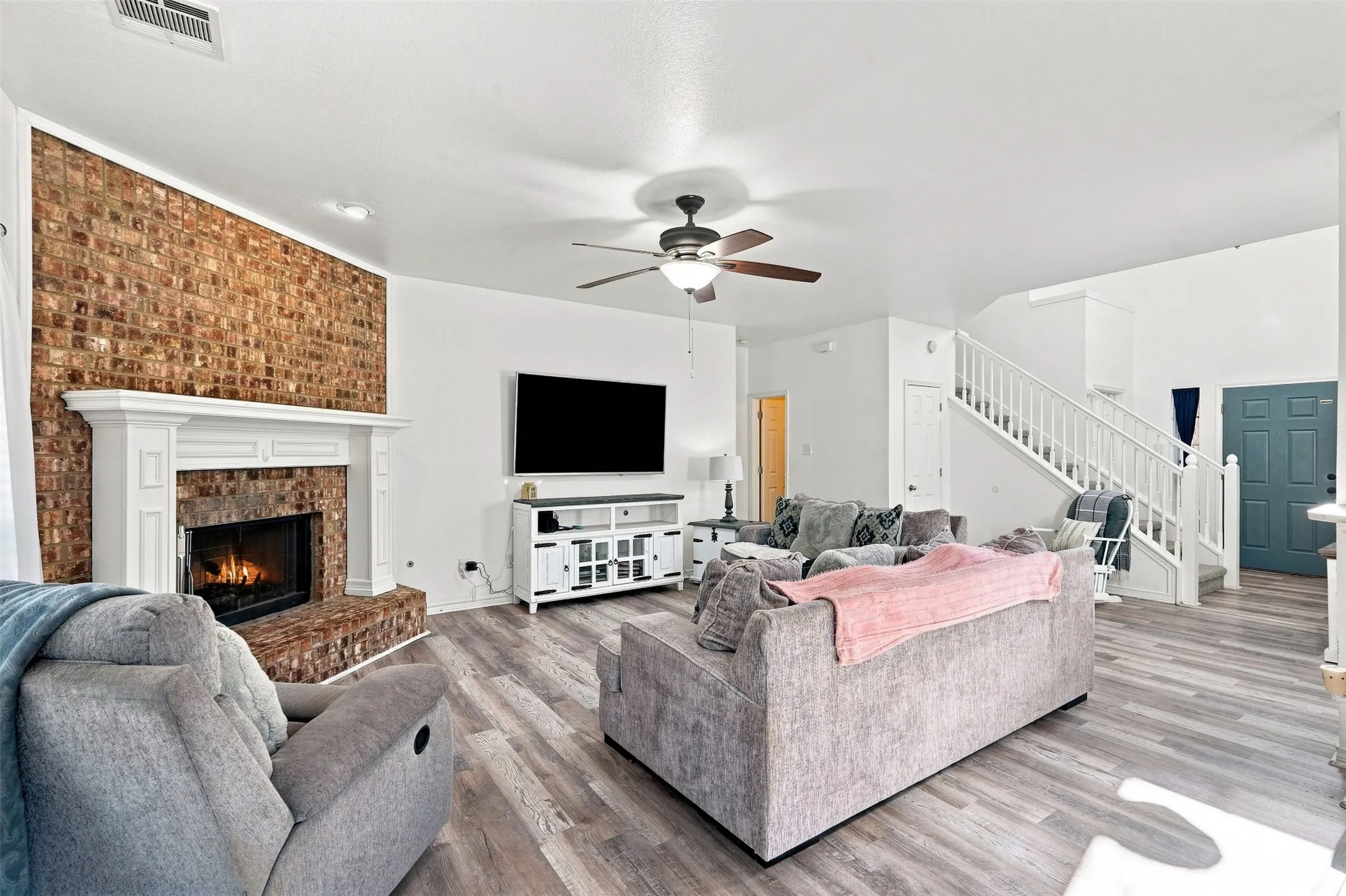 Single Family Residence For Sale in Rockwall County , 2774 Cobblestone Drive, Rockwall, Texas 75087, 3 Bedroom, 3 Bathroom, 2 Garage spaces, 2,448 Sqft, built in 2004, mls#21379383, Real Estate Agent in Rockwall, Homes For Sale in Rockwall county, Homes For Sale in Rockwall, Realtor in Rockwall Texas, Real Estate Brokerage Independent Realty Texas, Luminita Cordes Realtor