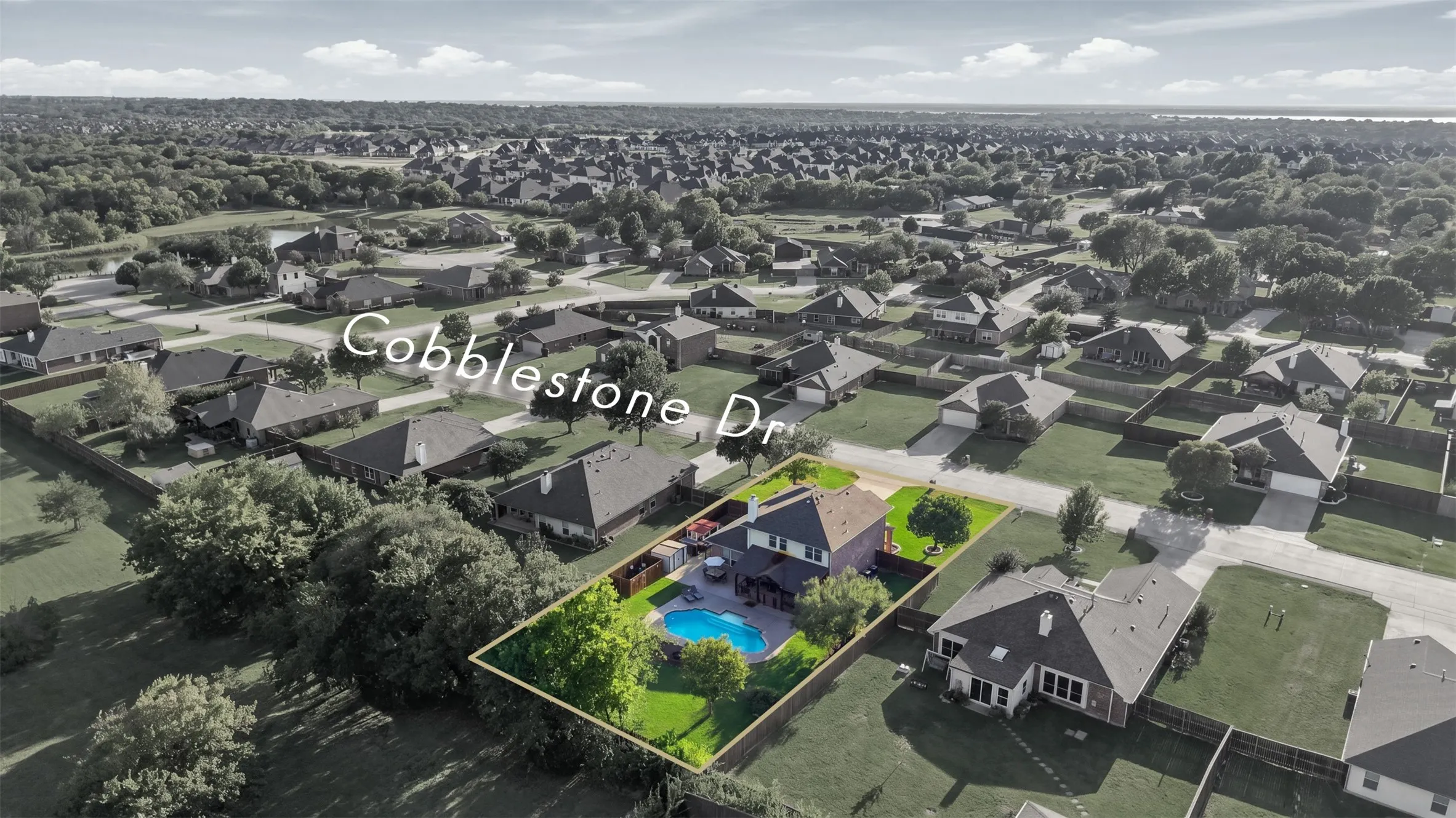 Single Family Residence For Sale in Rockwall County , 2774 Cobblestone Drive, Rockwall, Texas 75087, 3 Bedroom, 3 Bathroom, 2 Garage spaces, 2,448 Sqft, built in 2004, mls#21379383, Real Estate Agent in Rockwall, Homes For Sale in Rockwall county, Homes For Sale in Rockwall, Realtor in Rockwall Texas, Real Estate Brokerage Independent Realty Texas, Luminita Cordes Realtor