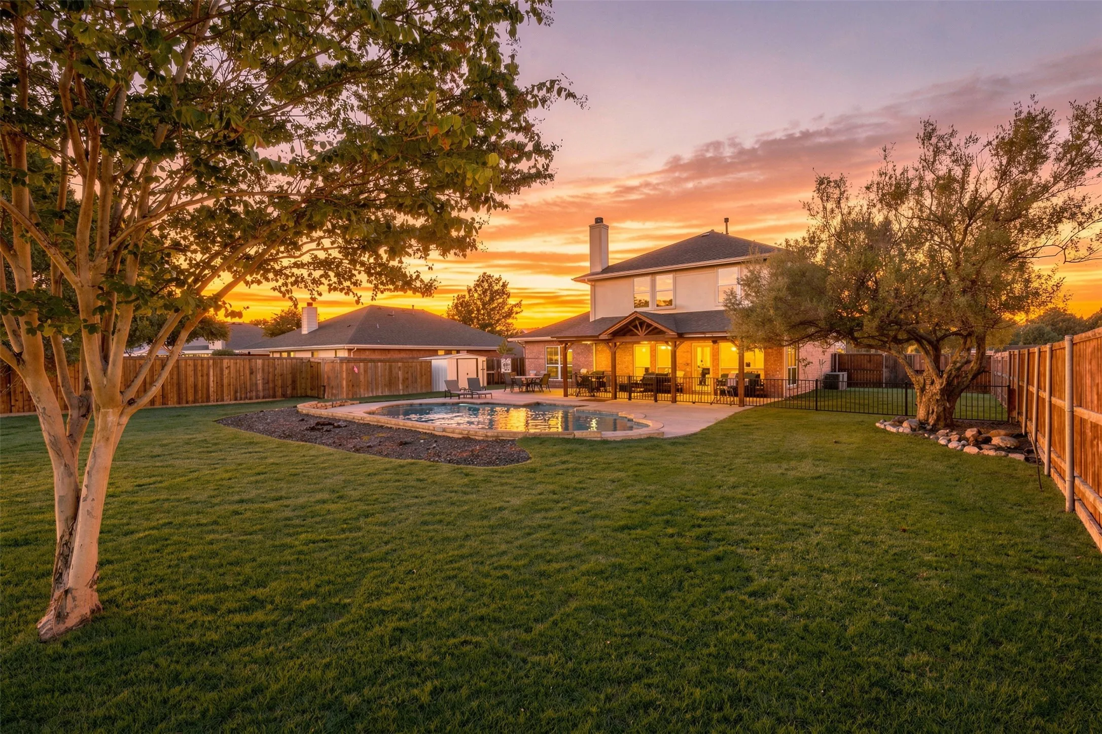 Single Family Residence For Sale in Rockwall County , 2774 Cobblestone Drive, Rockwall, Texas 75087, 3 Bedroom, 3 Bathroom, 2 Garage spaces, 2,448 Sqft, built in 2004, mls#21379383, Real Estate Agent in Rockwall, Homes For Sale in Rockwall county, Homes For Sale in Rockwall, Realtor in Rockwall Texas, Real Estate Brokerage Independent Realty Texas, Luminita Cordes Realtor