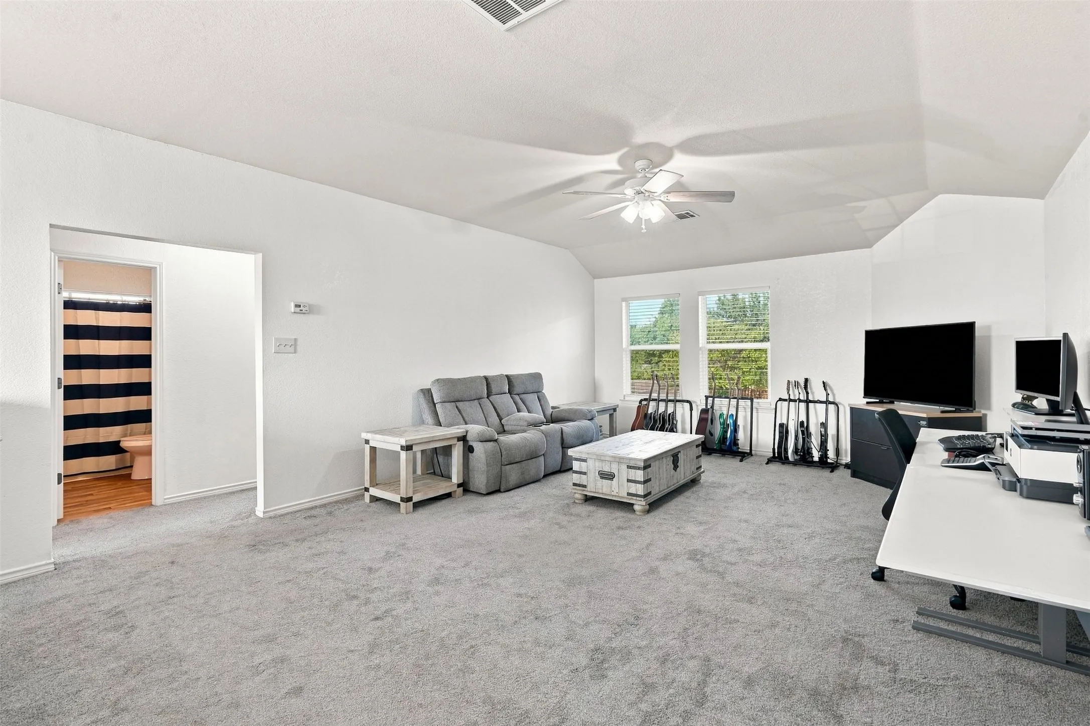 Single Family Residence For Sale in Rockwall County , 2774 Cobblestone Drive, Rockwall, Texas 75087, 3 Bedroom, 3 Bathroom, 2 Garage spaces, 2,448 Sqft, built in 2004, mls#21379383, Real Estate Agent in Rockwall, Homes For Sale in Rockwall county, Homes For Sale in Rockwall, Realtor in Rockwall Texas, Real Estate Brokerage Independent Realty Texas, Luminita Cordes Realtor