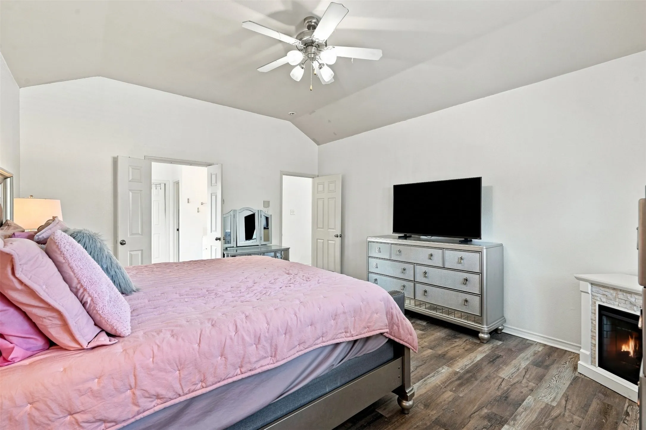 Single Family Residence For Sale in Rockwall County , 2774 Cobblestone Drive, Rockwall, Texas 75087, 3 Bedroom, 3 Bathroom, 2 Garage spaces, 2,448 Sqft, built in 2004, mls#21379383, Real Estate Agent in Rockwall, Homes For Sale in Rockwall county, Homes For Sale in Rockwall, Realtor in Rockwall Texas, Real Estate Brokerage Independent Realty Texas, Luminita Cordes Realtor
