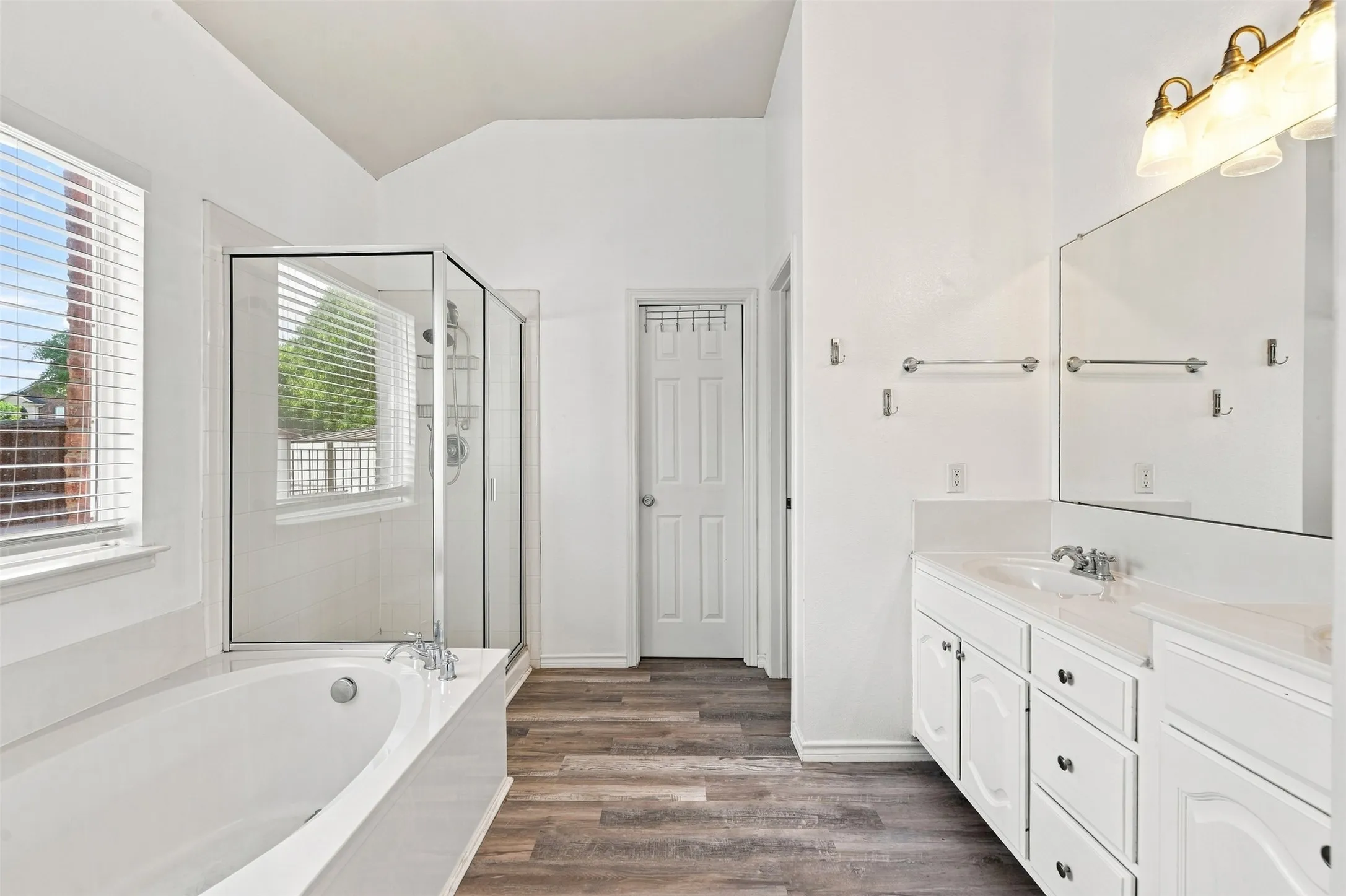 Single Family Residence For Sale in Rockwall County , 2774 Cobblestone Drive, Rockwall, Texas 75087, 3 Bedroom, 3 Bathroom, 2 Garage spaces, 2,448 Sqft, built in 2004, mls#21379383, Real Estate Agent in Rockwall, Homes For Sale in Rockwall county, Homes For Sale in Rockwall, Realtor in Rockwall Texas, Real Estate Brokerage Independent Realty Texas, Luminita Cordes Realtor