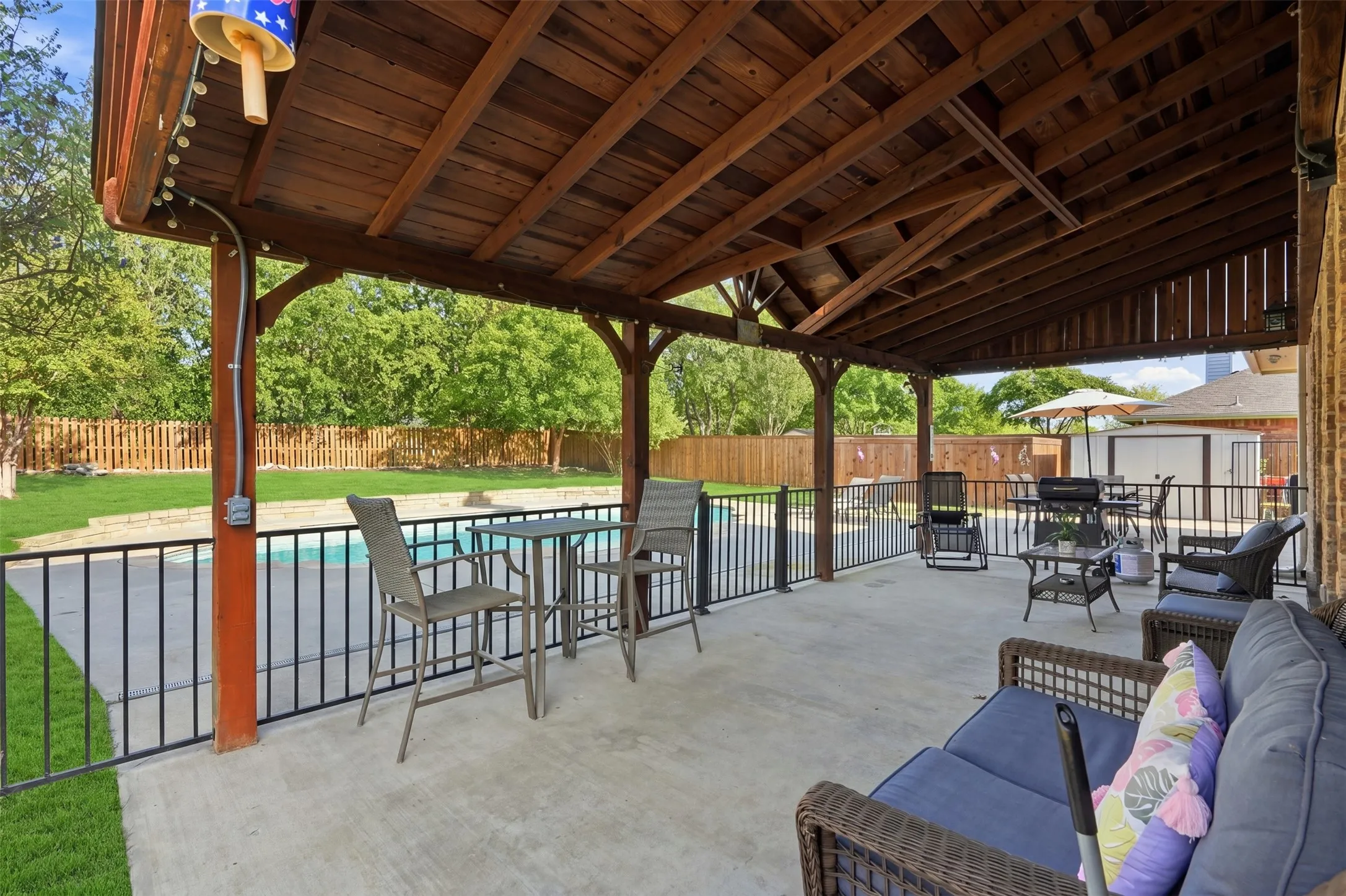 Single Family Residence For Sale in Rockwall County , 2774 Cobblestone Drive, Rockwall, Texas 75087, 3 Bedroom, 3 Bathroom, 2 Garage spaces, 2,448 Sqft, built in 2004, mls#21379383, Real Estate Agent in Rockwall, Homes For Sale in Rockwall county, Homes For Sale in Rockwall, Realtor in Rockwall Texas, Real Estate Brokerage Independent Realty Texas, Luminita Cordes Realtor