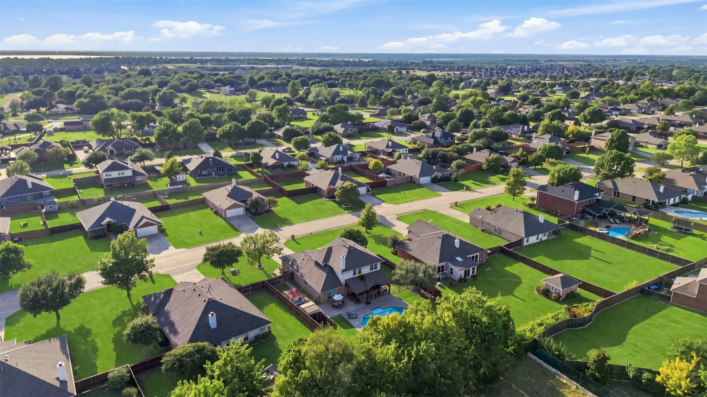 Single Family Residence For Sale in Rockwall County , 2774 Cobblestone Drive, Rockwall, Texas 75087, 3 Bedroom, 3 Bathroom, 2 Garage spaces, 2,448 Sqft, built in 2004, mls#21379383, Real Estate Agent in Rockwall, Homes For Sale in Rockwall county, Homes For Sale in Rockwall, Realtor in Rockwall Texas, Real Estate Brokerage Independent Realty Texas, Luminita Cordes Realtor