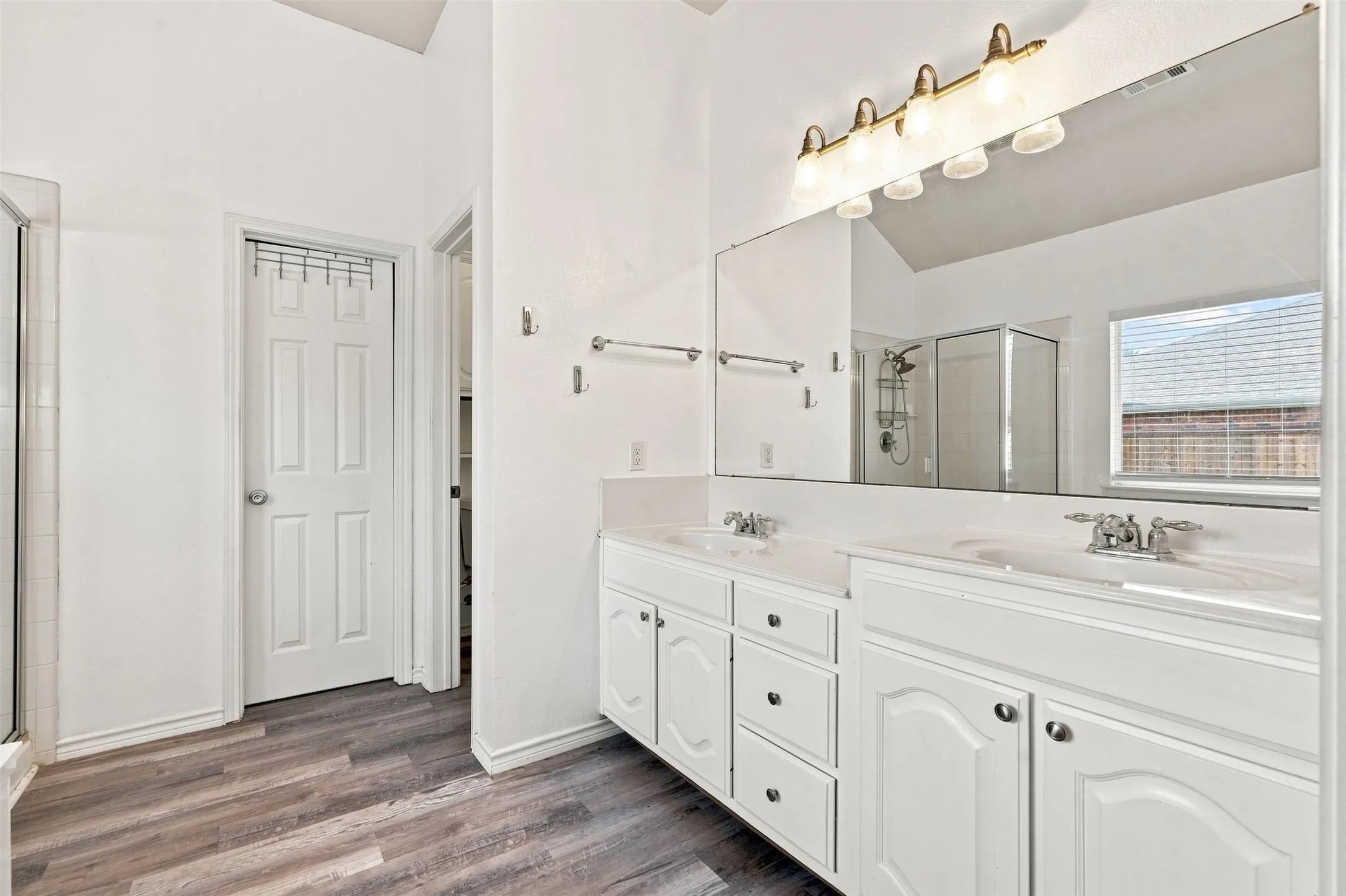 Single Family Residence For Sale in Rockwall County , 2774 Cobblestone Drive, Rockwall, Texas 75087, 3 Bedroom, 3 Bathroom, 2 Garage spaces, 2,448 Sqft, built in 2004, mls#21379383, Real Estate Agent in Rockwall, Homes For Sale in Rockwall county, Homes For Sale in Rockwall, Realtor in Rockwall Texas, Real Estate Brokerage Independent Realty Texas, Luminita Cordes Realtor