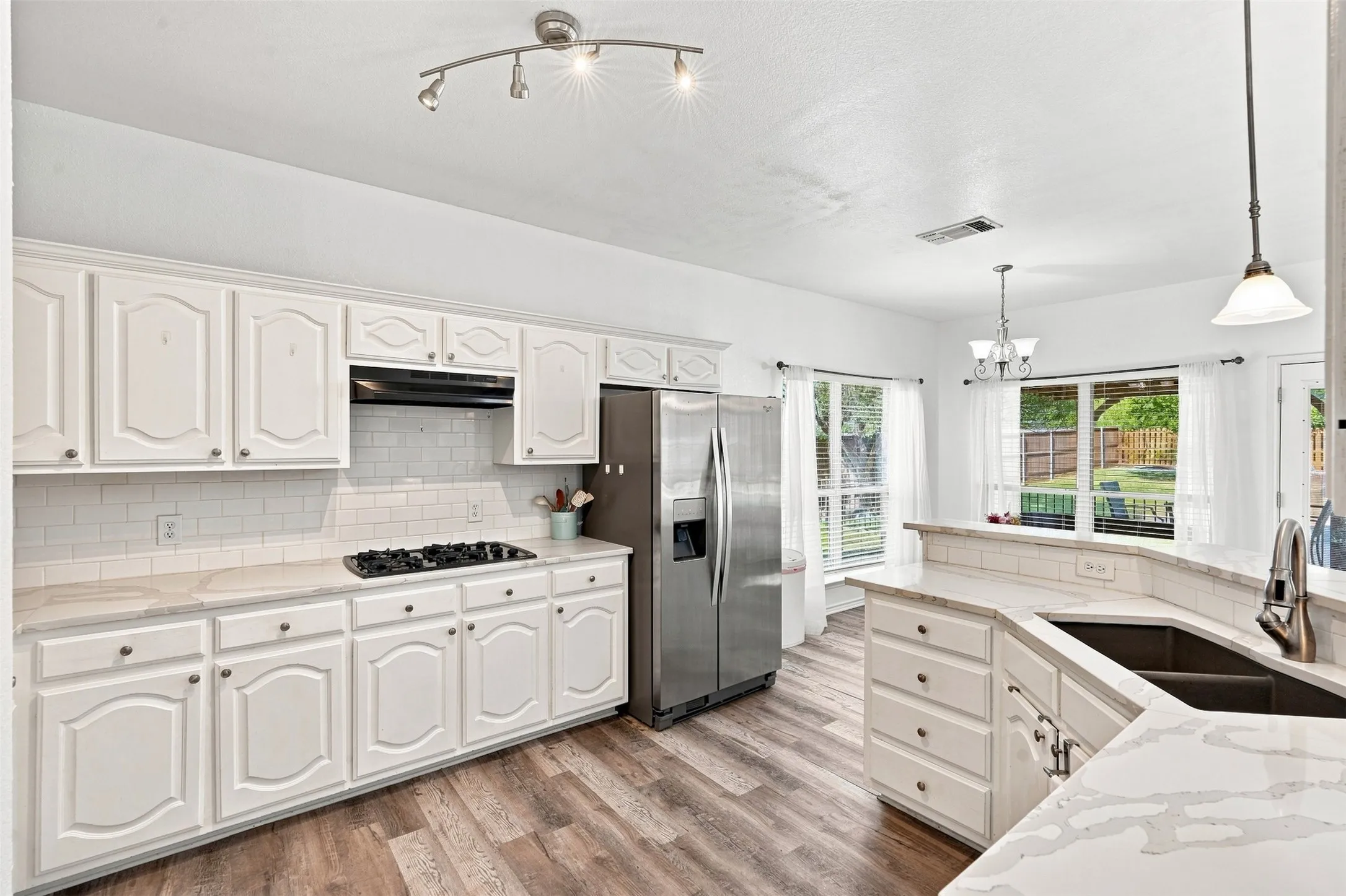 Single Family Residence For Sale in Rockwall County , 2774 Cobblestone Drive, Rockwall, Texas 75087, 3 Bedroom, 3 Bathroom, 2 Garage spaces, 2,448 Sqft, built in 2004, mls#21379383, Real Estate Agent in Rockwall, Homes For Sale in Rockwall county, Homes For Sale in Rockwall, Realtor in Rockwall Texas, Real Estate Brokerage Independent Realty Texas, Luminita Cordes Realtor