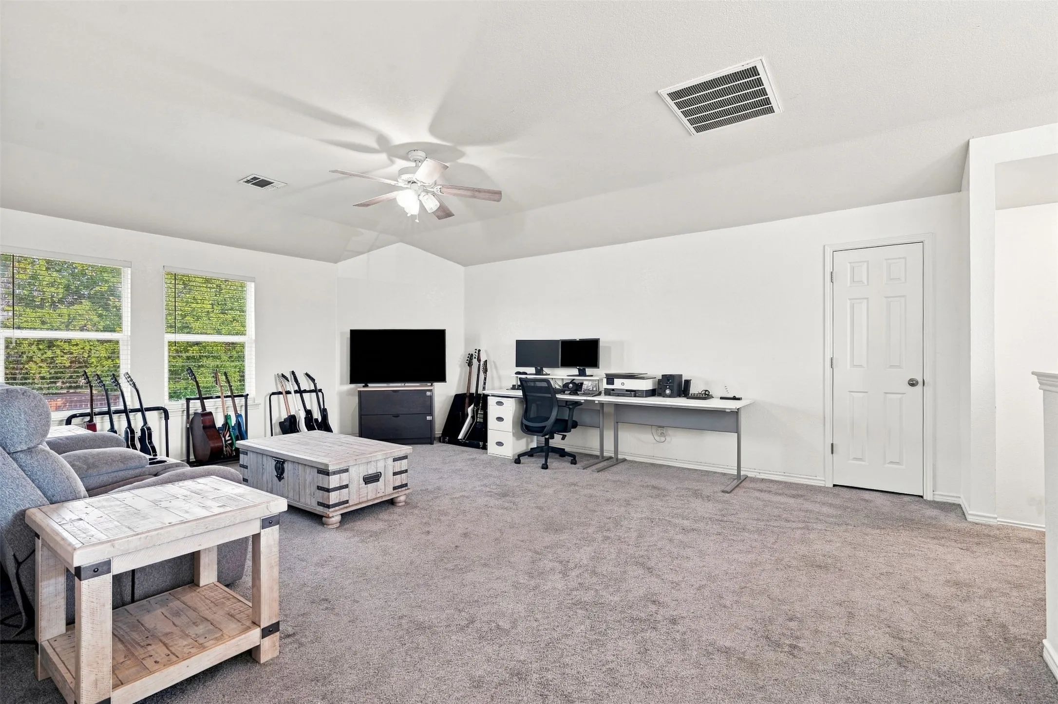 Single Family Residence For Sale in Rockwall County , 2774 Cobblestone Drive, Rockwall, Texas 75087, 3 Bedroom, 3 Bathroom, 2 Garage spaces, 2,448 Sqft, built in 2004, mls#21379383, Real Estate Agent in Rockwall, Homes For Sale in Rockwall county, Homes For Sale in Rockwall, Realtor in Rockwall Texas, Real Estate Brokerage Independent Realty Texas, Luminita Cordes Realtor