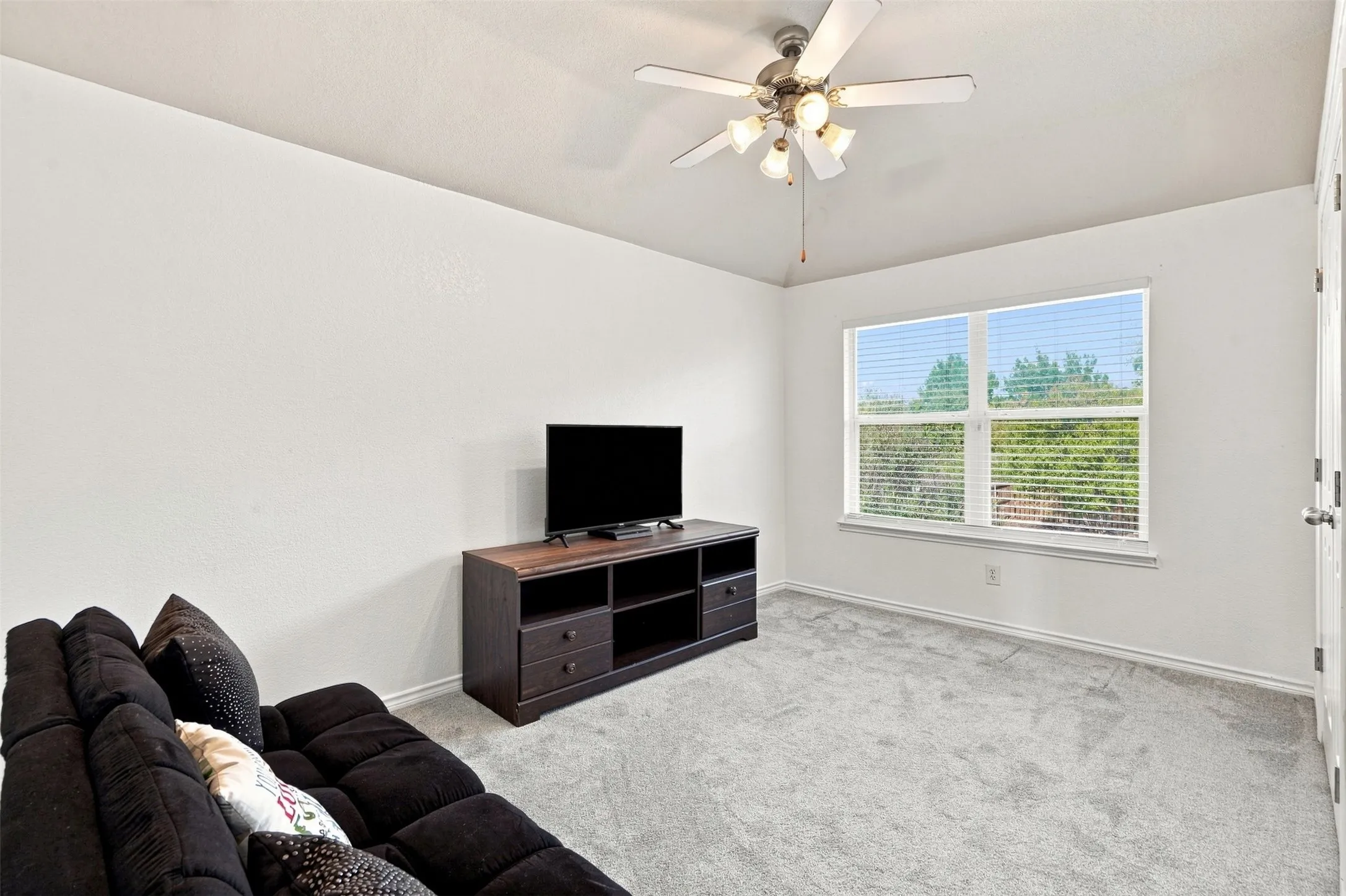 Single Family Residence For Sale in Rockwall County , 2774 Cobblestone Drive, Rockwall, Texas 75087, 3 Bedroom, 3 Bathroom, 2 Garage spaces, 2,448 Sqft, built in 2004, mls#21379383, Real Estate Agent in Rockwall, Homes For Sale in Rockwall county, Homes For Sale in Rockwall, Realtor in Rockwall Texas, Real Estate Brokerage Independent Realty Texas, Luminita Cordes Realtor