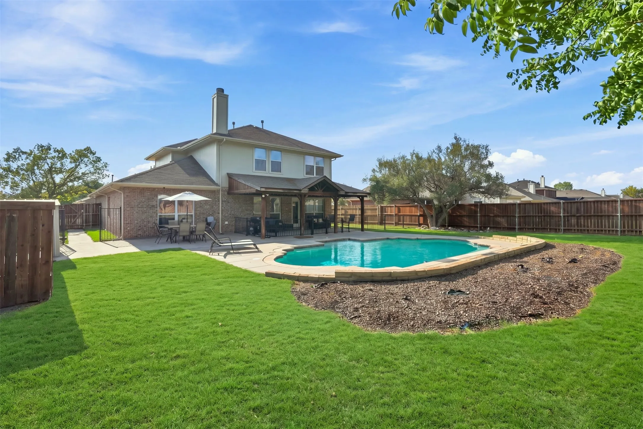 Single Family Residence For Sale in Rockwall County , 2774 Cobblestone Drive, Rockwall, Texas 75087, 3 Bedroom, 3 Bathroom, 2 Garage spaces, 2,448 Sqft, built in 2004, mls#21379383, Real Estate Agent in Rockwall, Homes For Sale in Rockwall county, Homes For Sale in Rockwall, Realtor in Rockwall Texas, Real Estate Brokerage Independent Realty Texas, Luminita Cordes Realtor