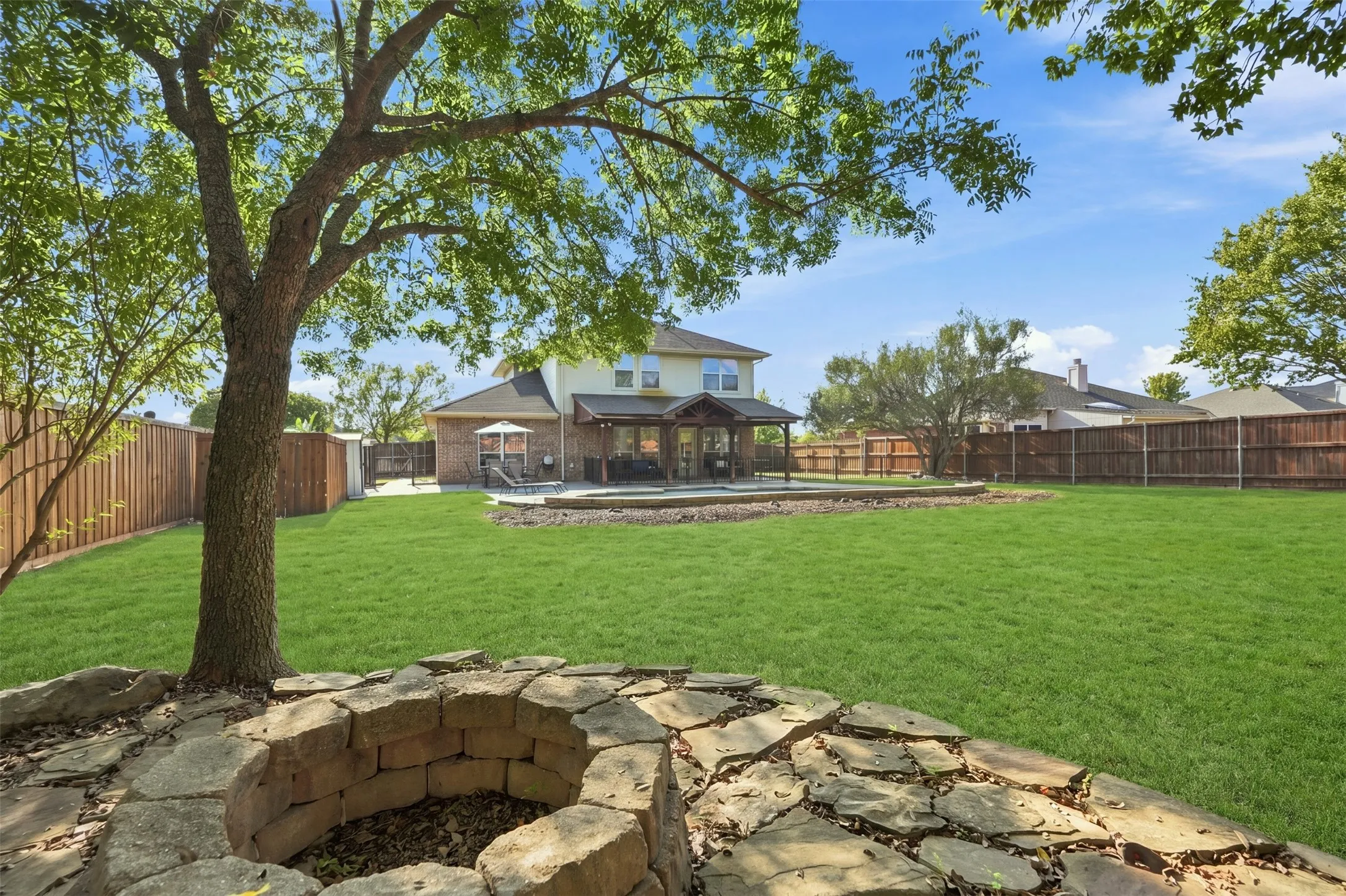 Single Family Residence For Sale in Rockwall County , 2774 Cobblestone Drive, Rockwall, Texas 75087, 3 Bedroom, 3 Bathroom, 2 Garage spaces, 2,448 Sqft, built in 2004, mls#21379383, Real Estate Agent in Rockwall, Homes For Sale in Rockwall county, Homes For Sale in Rockwall, Realtor in Rockwall Texas, Real Estate Brokerage Independent Realty Texas, Luminita Cordes Realtor