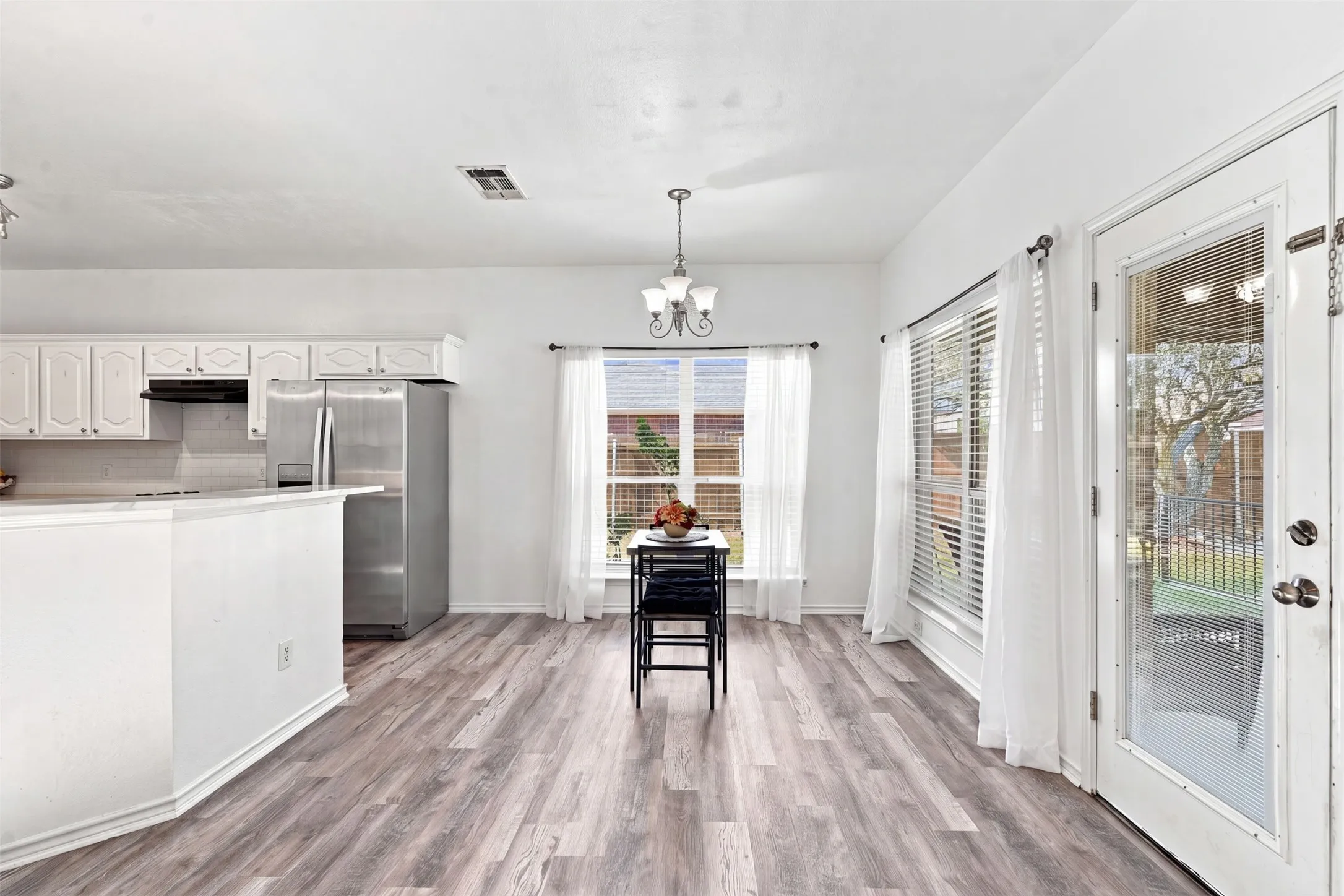 Single Family Residence For Sale in Rockwall County , 2774 Cobblestone Drive, Rockwall, Texas 75087, 3 Bedroom, 3 Bathroom, 2 Garage spaces, 2,448 Sqft, built in 2004, mls#21379383, Real Estate Agent in Rockwall, Homes For Sale in Rockwall county, Homes For Sale in Rockwall, Realtor in Rockwall Texas, Real Estate Brokerage Independent Realty Texas, Luminita Cordes Realtor