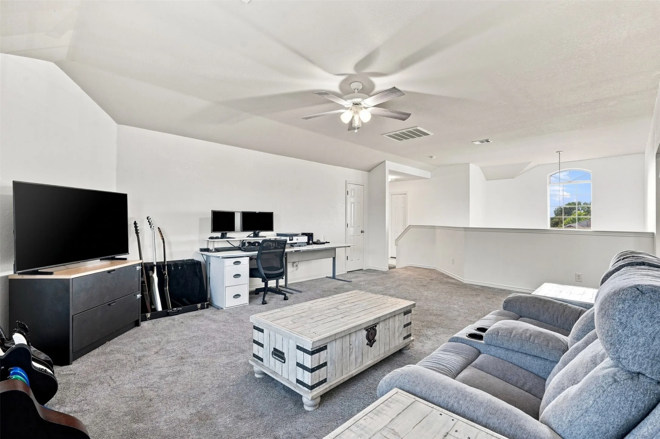 Single Family Residence For Sale in Rockwall County , 2774 Cobblestone Drive, Rockwall, Texas 75087, 3 Bedroom, 3 Bathroom, 2 Garage spaces, 2,448 Sqft, built in 2004, mls#21379383, Real Estate Agent in Rockwall, Homes For Sale in Rockwall county, Homes For Sale in Rockwall, Realtor in Rockwall Texas, Real Estate Brokerage Independent Realty Texas, Luminita Cordes Realtor