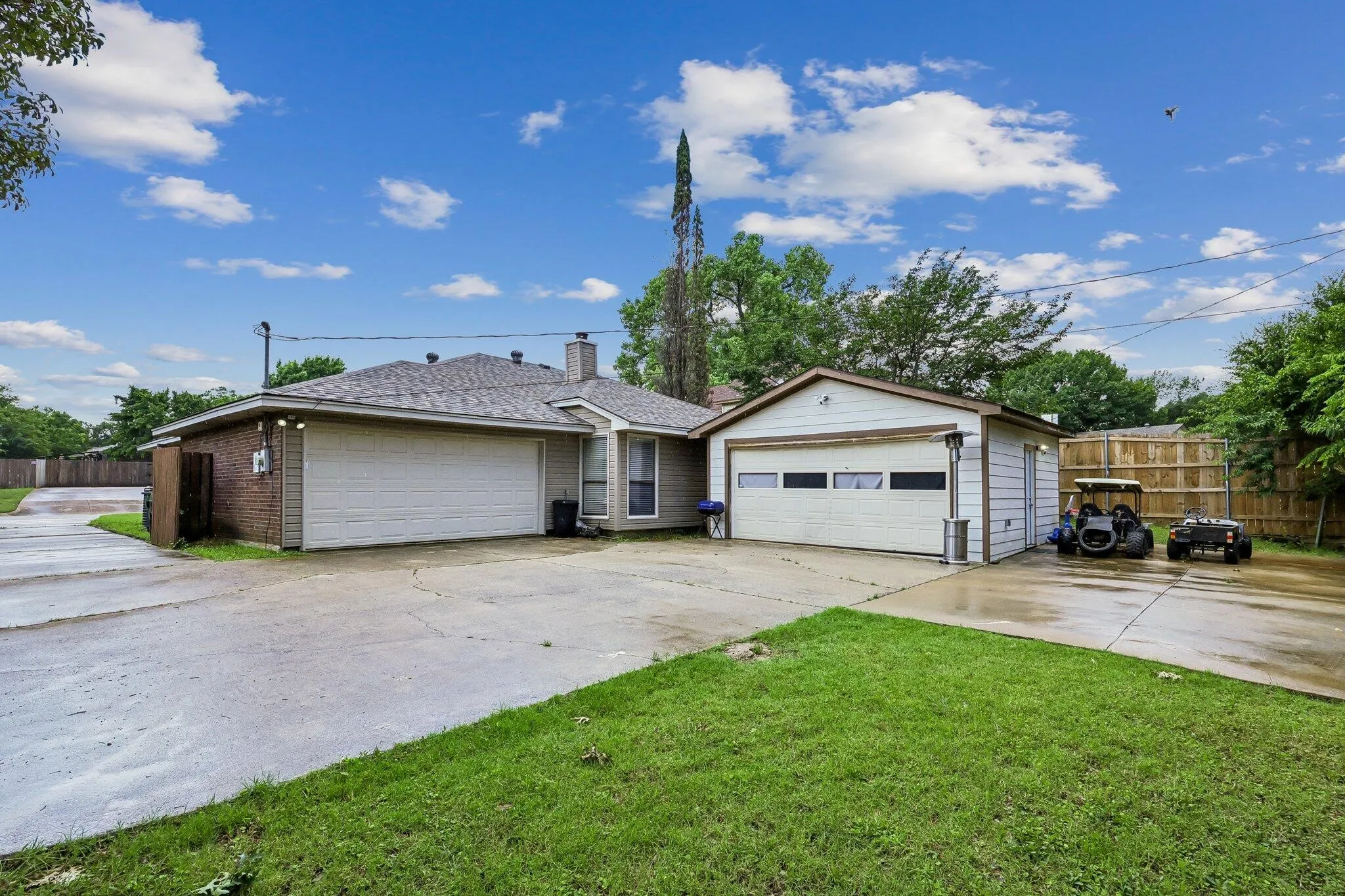 Single Family Residence For Sale in Tarrant County , 5505 Oak Brook Road, Arlington, Texas 76016, 3 Bedroom, 2 Bathroom, 2 Garage spaces, 1,825 Sqft, built in 1984, mls#21380121, Real Estate Agent in Arlington, Homes For Sale in Tarrant county, Homes For Sale in Arlington, Realtor in Arlington Texas, Real Estate Brokerage Independent Realty Texas, Luminita Cordes Realtor