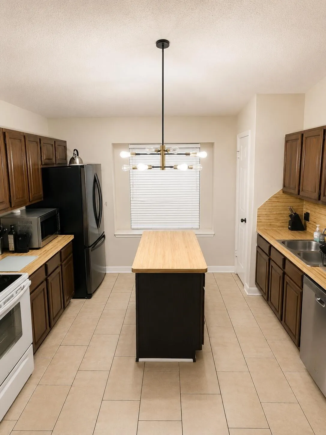 Single Family Residence For Sale in Tarrant County , 5505 Oak Brook Road, Arlington, Texas 76016, 3 Bedroom, 2 Bathroom, 2 Garage spaces, 1,825 Sqft, built in 1984, mls#21380121, Real Estate Agent in Arlington, Homes For Sale in Tarrant county, Homes For Sale in Arlington, Realtor in Arlington Texas, Real Estate Brokerage Independent Realty Texas, Luminita Cordes Realtor