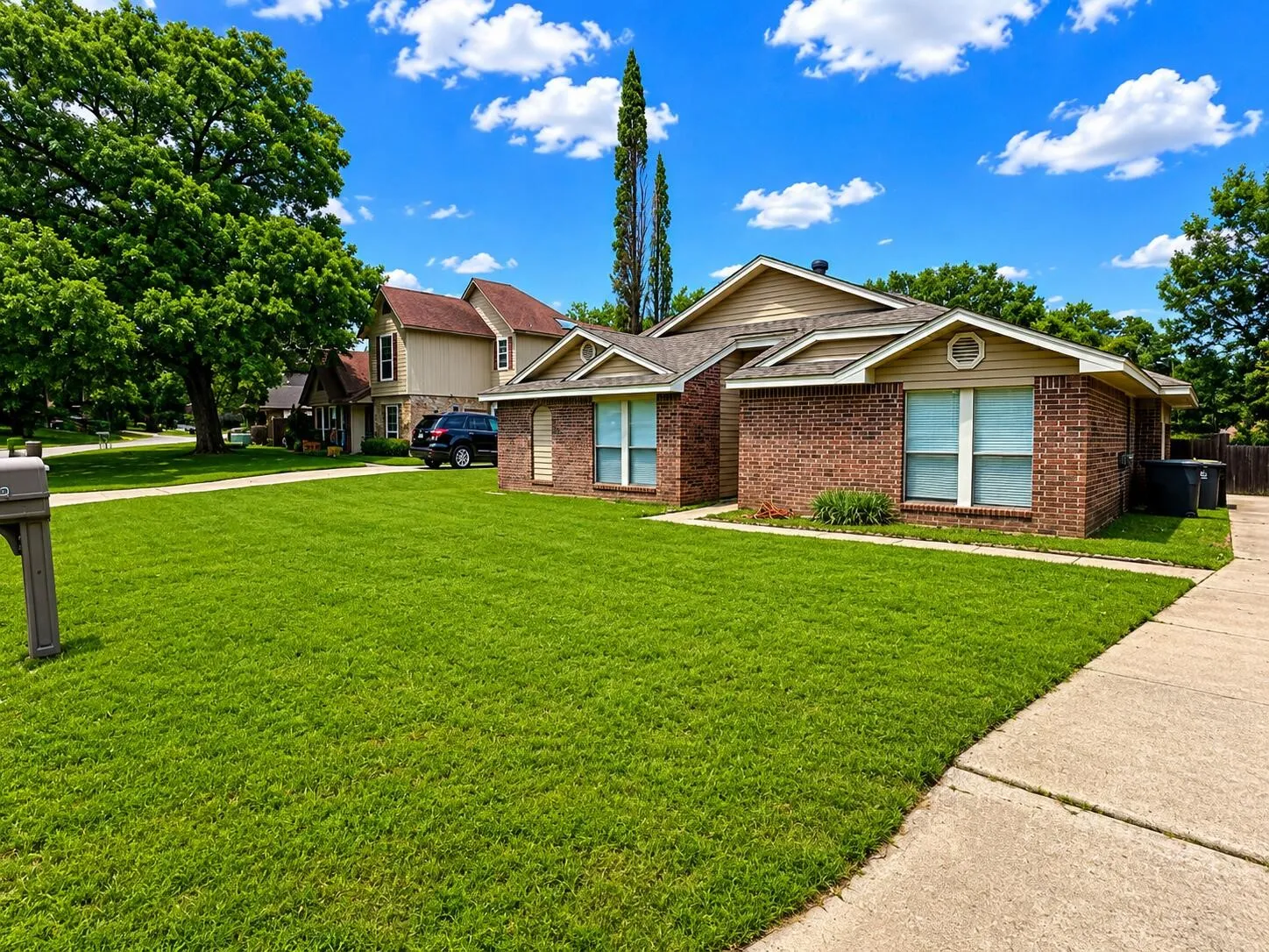 Single Family Residence For Sale in Tarrant County , 5505 Oak Brook Road, Arlington, Texas 76016, 3 Bedroom, 2 Bathroom, 2 Garage spaces, 1,825 Sqft, built in 1984, mls#21380121, Real Estate Agent in Arlington, Homes For Sale in Tarrant county, Homes For Sale in Arlington, Realtor in Arlington Texas, Real Estate Brokerage Independent Realty Texas, Luminita Cordes Realtor