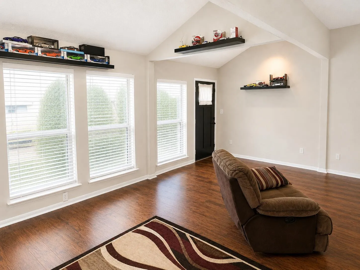 Single Family Residence For Sale in Tarrant County , 5505 Oak Brook Road, Arlington, Texas 76016, 3 Bedroom, 2 Bathroom, 2 Garage spaces, 1,825 Sqft, built in 1984, mls#21380121, Real Estate Agent in Arlington, Homes For Sale in Tarrant county, Homes For Sale in Arlington, Realtor in Arlington Texas, Real Estate Brokerage Independent Realty Texas, Luminita Cordes Realtor
