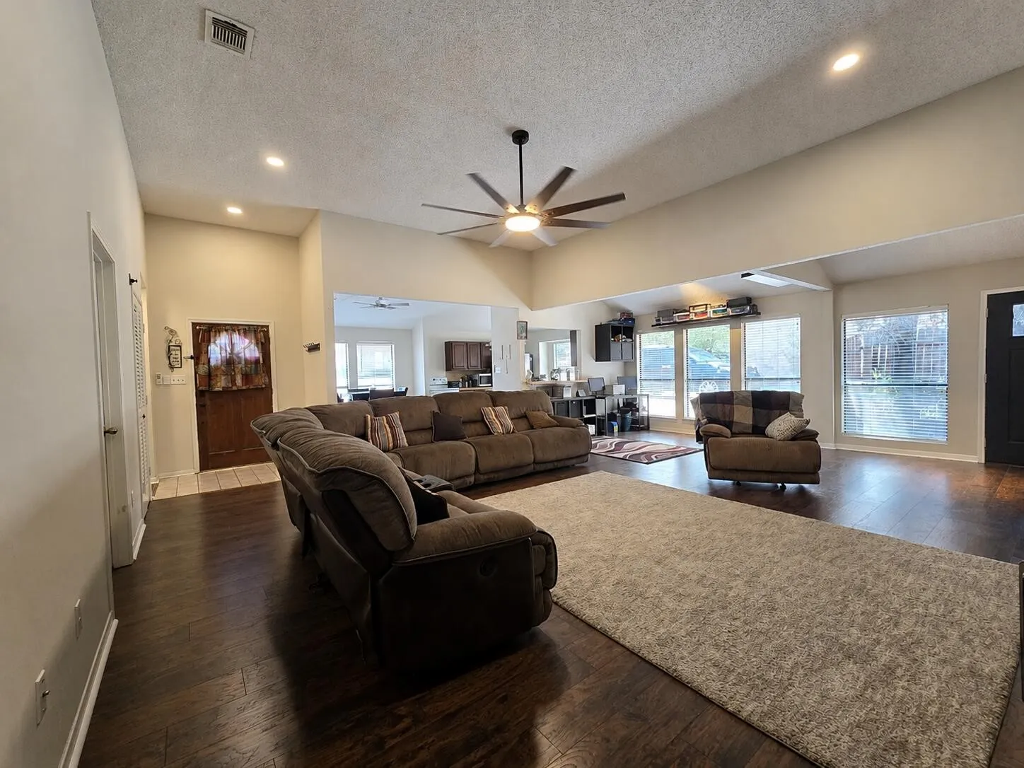 Single Family Residence For Sale in Tarrant County , 5505 Oak Brook Road, Arlington, Texas 76016, 3 Bedroom, 2 Bathroom, 2 Garage spaces, 1,825 Sqft, built in 1984, mls#21380121, Real Estate Agent in Arlington, Homes For Sale in Tarrant county, Homes For Sale in Arlington, Realtor in Arlington Texas, Real Estate Brokerage Independent Realty Texas, Luminita Cordes Realtor