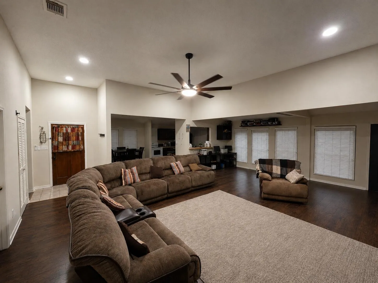 Single Family Residence For Sale in Tarrant County , 5505 Oak Brook Road, Arlington, Texas 76016, 3 Bedroom, 2 Bathroom, 2 Garage spaces, 1,825 Sqft, built in 1984, mls#21380121, Real Estate Agent in Arlington, Homes For Sale in Tarrant county, Homes For Sale in Arlington, Realtor in Arlington Texas, Real Estate Brokerage Independent Realty Texas, Luminita Cordes Realtor