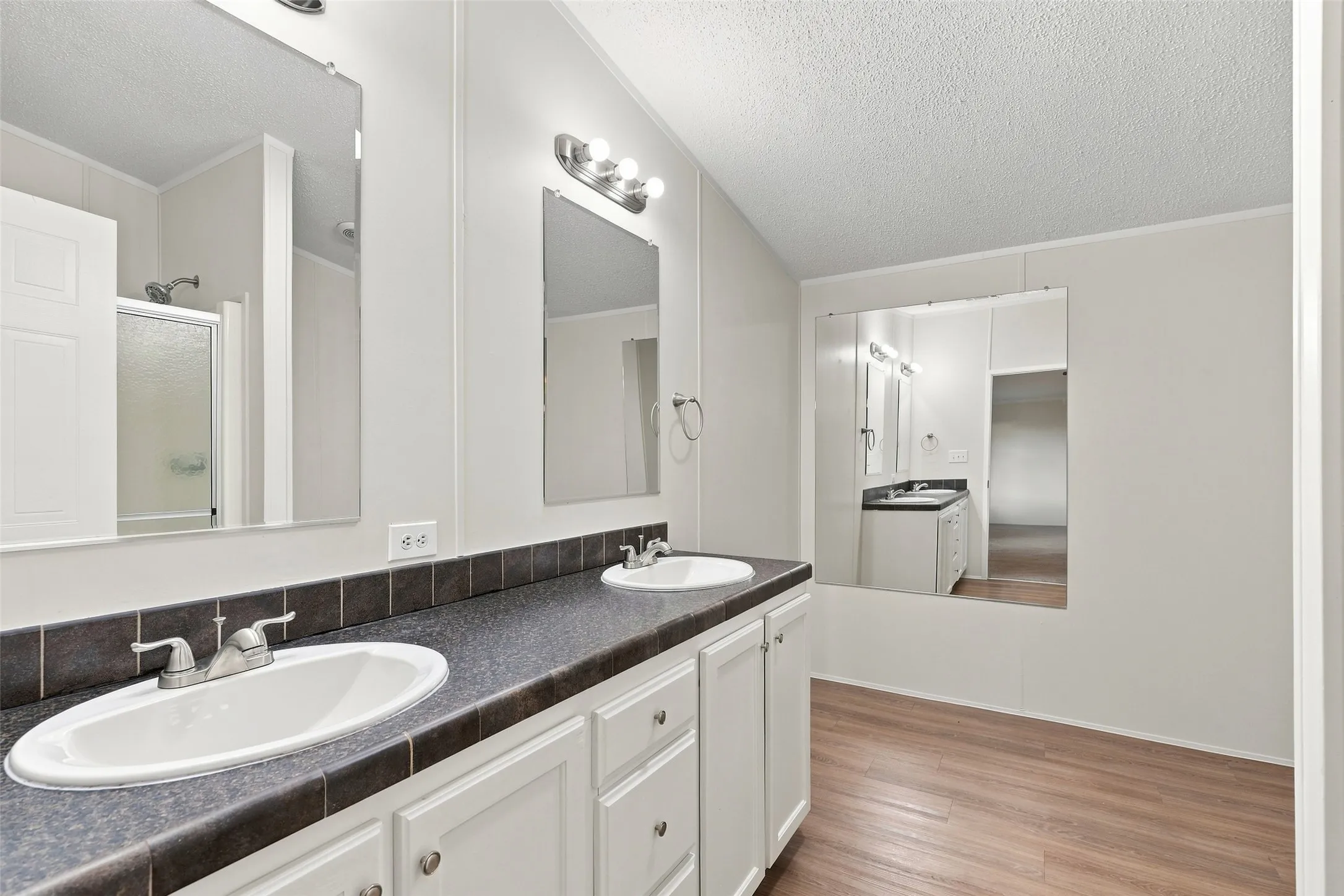 Manufactured Home For Sale in Hood County , 5209 Shaw Road, Tolar, Texas 76476, 4 Bedroom, 3 Bathroom, Garage spaces, 2,280 Sqft, built in 2007, mls#21377649, Real Estate Agent in Tolar, Homes For Sale in Hood county, Homes For Sale in Tolar, Realtor in Tolar Texas, Real Estate Brokerage Independent Realty Texas, Luminita Cordes Realtor