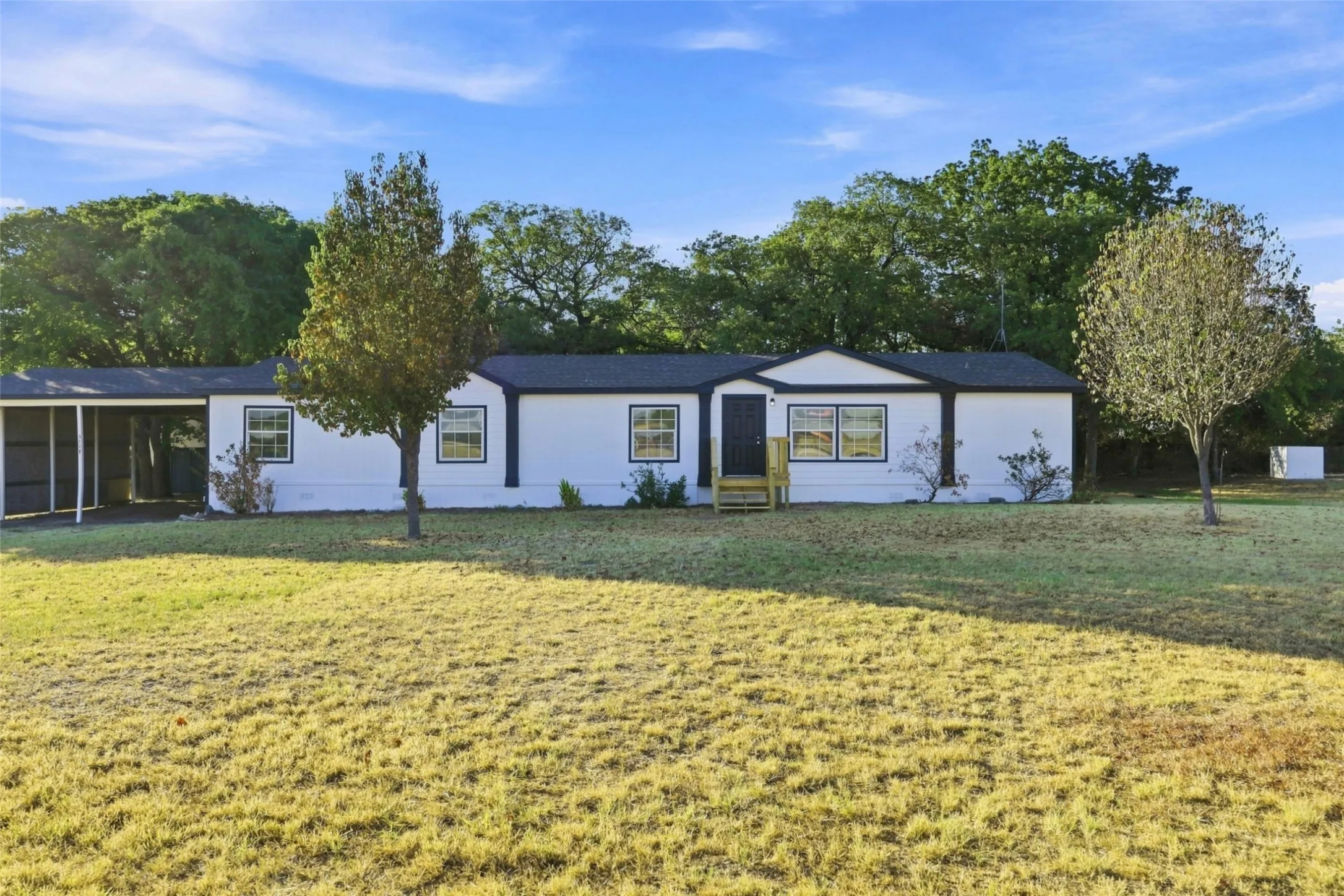 Manufactured Home For Sale in Hood County , 5209 Shaw Road, Tolar, Texas 76476, 4 Bedroom, 3 Bathroom, Garage spaces, 2,280 Sqft, built in 2007, mls#21377649, Real Estate Agent in Tolar, Homes For Sale in Hood county, Homes For Sale in Tolar, Realtor in Tolar Texas, Real Estate Brokerage Independent Realty Texas, Luminita Cordes Realtor
