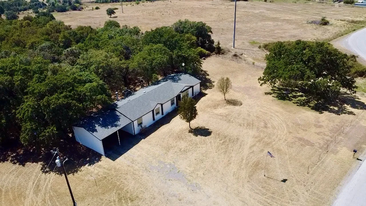 Manufactured Home For Sale in Hood County , 5209 Shaw Road, Tolar, Texas 76476, 4 Bedroom, 3 Bathroom, Garage spaces, 2,280 Sqft, built in 2007, mls#21377649, Real Estate Agent in Tolar, Homes For Sale in Hood county, Homes For Sale in Tolar, Realtor in Tolar Texas, Real Estate Brokerage Independent Realty Texas, Luminita Cordes Realtor