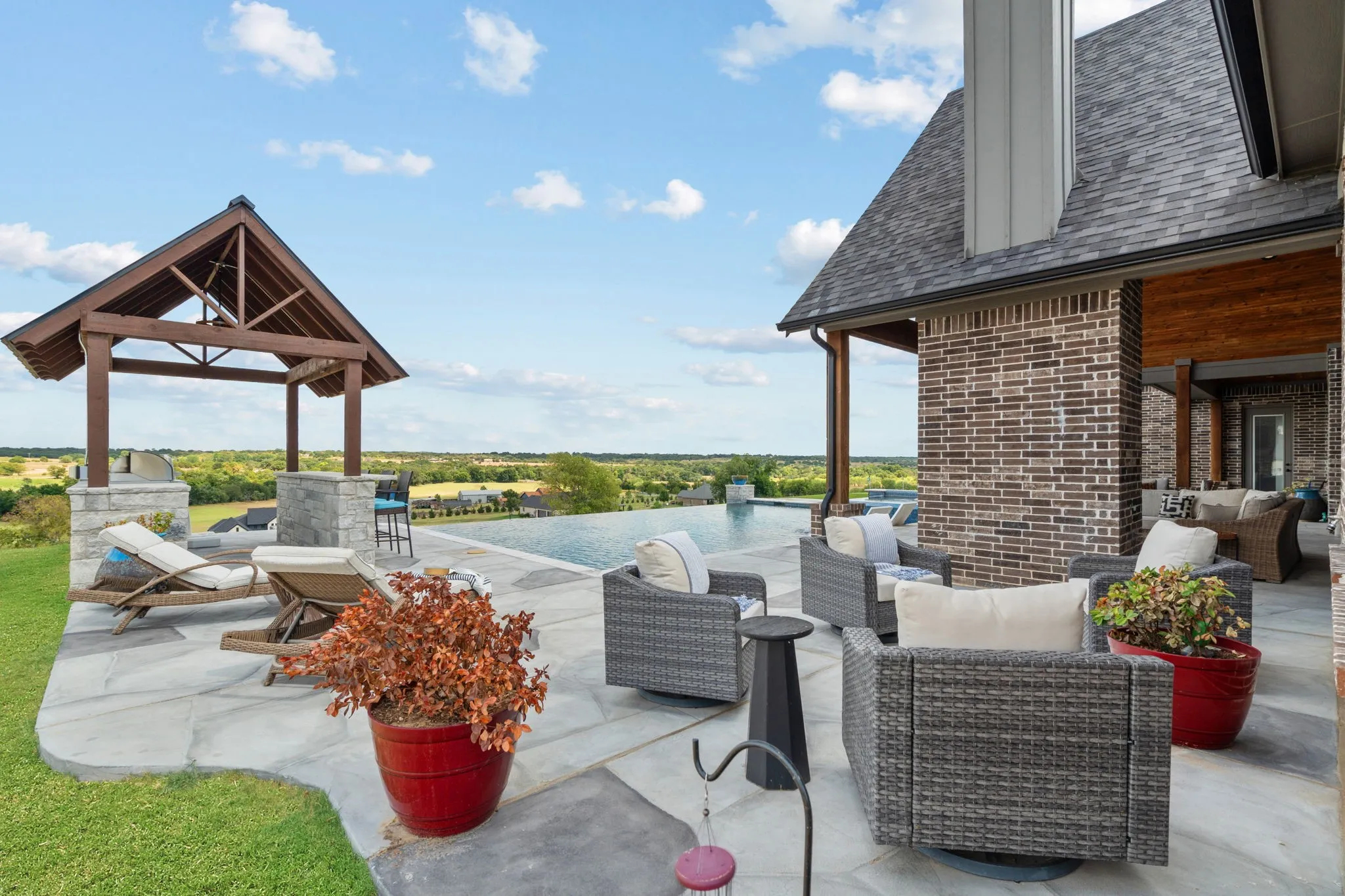 Single Family Residence For Sale in Parker County , 210 Wren View, Weatherford, Texas 76087, 4 Bedroom, 4 Bathroom, 3 Garage spaces, 4,329 Sqft, built in 2022, mls#21375894, Real Estate Agent in Weatherford, Homes For Sale in Parker county, Homes For Sale in Weatherford, Realtor in Weatherford Texas, Real Estate Brokerage Independent Realty Texas, Luminita Cordes Realtor