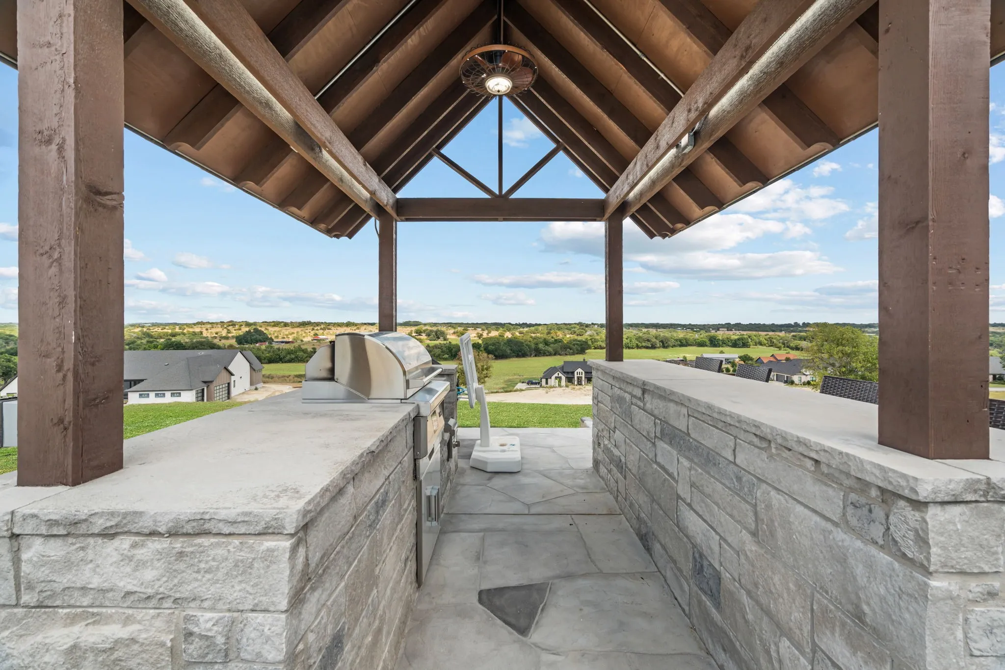 Single Family Residence For Sale in Parker County , 210 Wren View, Weatherford, Texas 76087, 4 Bedroom, 4 Bathroom, 3 Garage spaces, 4,329 Sqft, built in 2022, mls#21375894, Real Estate Agent in Weatherford, Homes For Sale in Parker county, Homes For Sale in Weatherford, Realtor in Weatherford Texas, Real Estate Brokerage Independent Realty Texas, Luminita Cordes Realtor