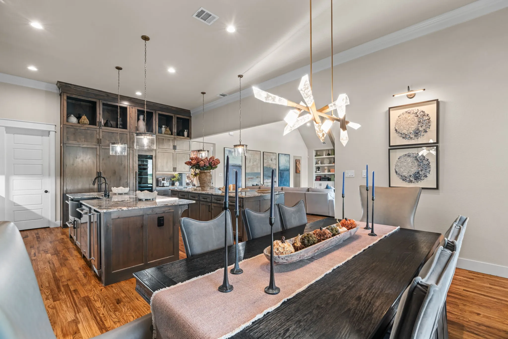 Single Family Residence For Sale in Parker County , 210 Wren View, Weatherford, Texas 76087, 4 Bedroom, 4 Bathroom, 3 Garage spaces, 4,329 Sqft, built in 2022, mls#21375894, Real Estate Agent in Weatherford, Homes For Sale in Parker county, Homes For Sale in Weatherford, Realtor in Weatherford Texas, Real Estate Brokerage Independent Realty Texas, Luminita Cordes Realtor