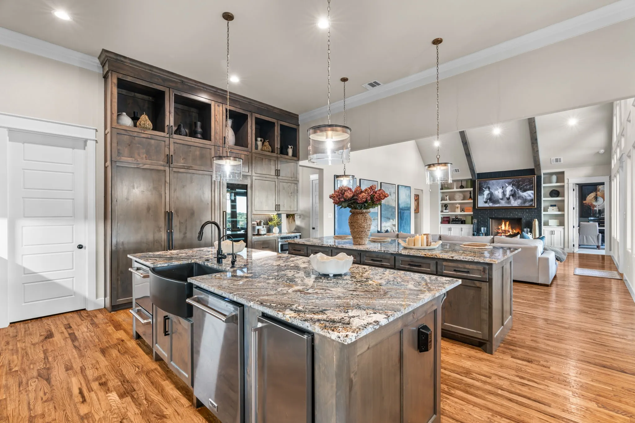 Single Family Residence For Sale in Parker County , 210 Wren View, Weatherford, Texas 76087, 4 Bedroom, 4 Bathroom, 3 Garage spaces, 4,329 Sqft, built in 2022, mls#21375894, Real Estate Agent in Weatherford, Homes For Sale in Parker county, Homes For Sale in Weatherford, Realtor in Weatherford Texas, Real Estate Brokerage Independent Realty Texas, Luminita Cordes Realtor