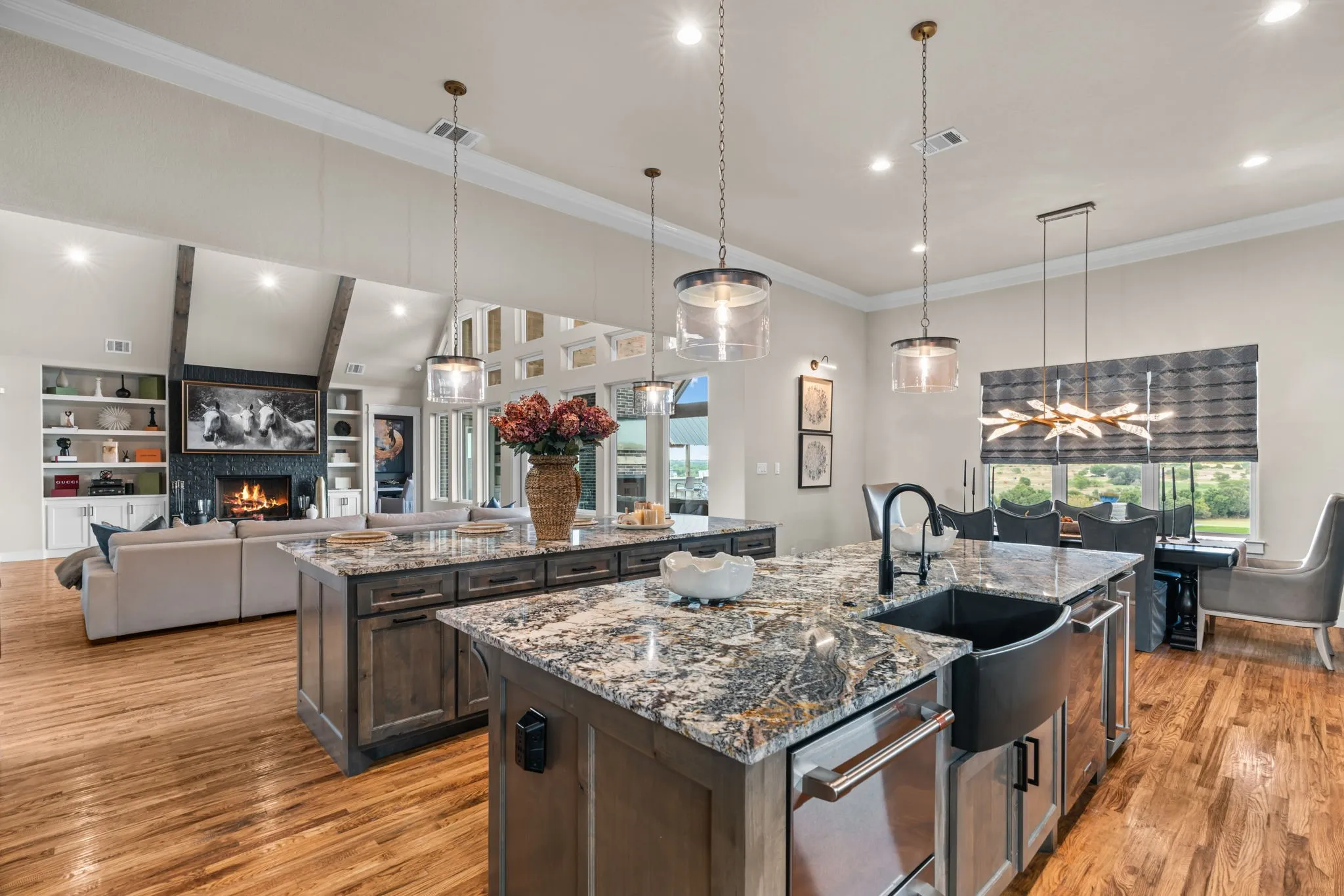 Single Family Residence For Sale in Parker County , 210 Wren View, Weatherford, Texas 76087, 4 Bedroom, 4 Bathroom, 3 Garage spaces, 4,329 Sqft, built in 2022, mls#21375894, Real Estate Agent in Weatherford, Homes For Sale in Parker county, Homes For Sale in Weatherford, Realtor in Weatherford Texas, Real Estate Brokerage Independent Realty Texas, Luminita Cordes Realtor